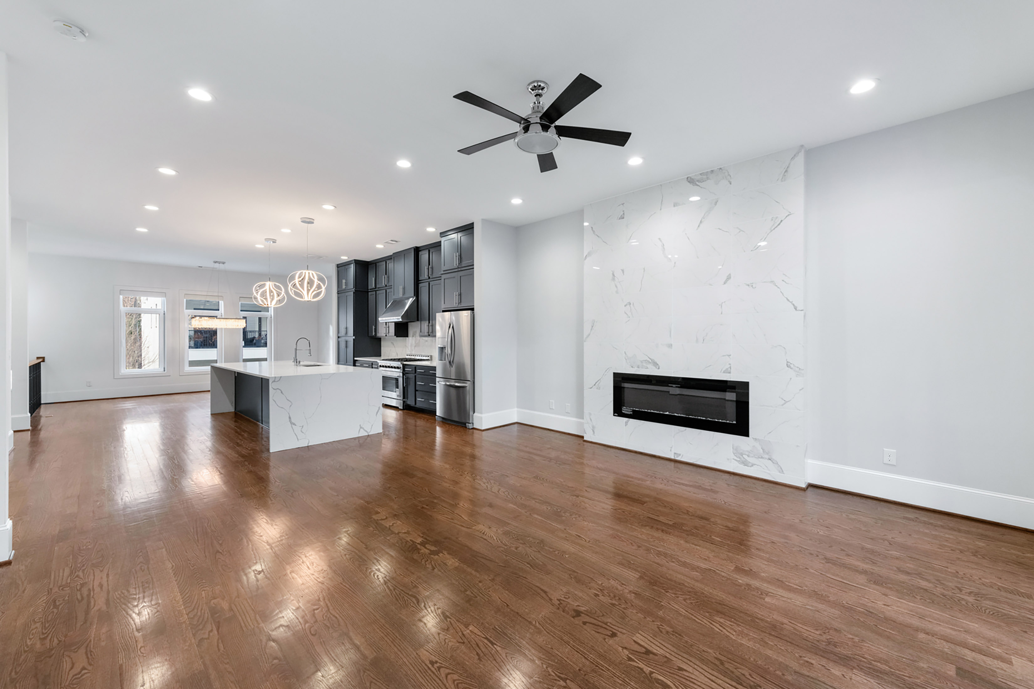  Stunning Four Level Move-in Ready Townhome - 物件實景