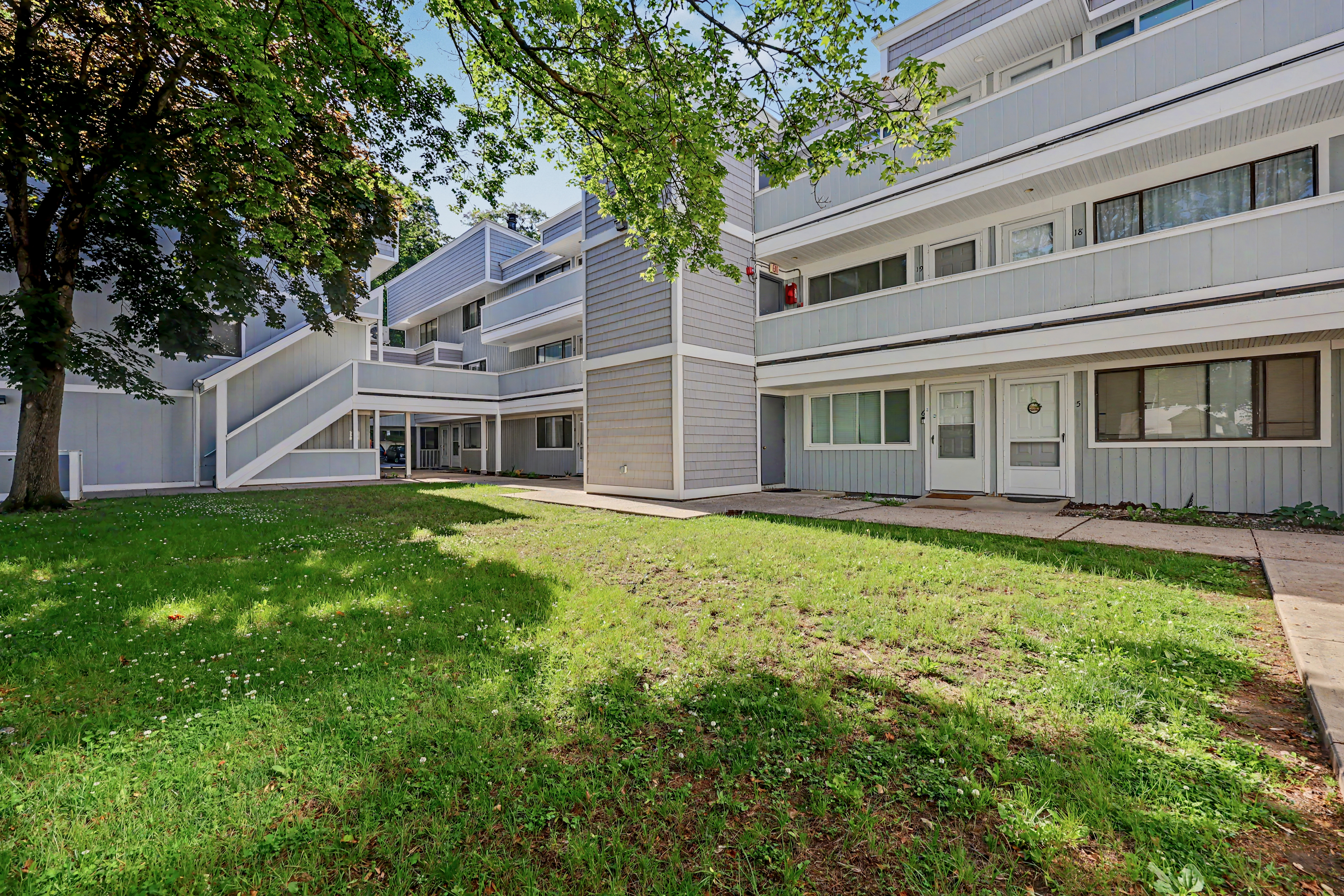  Spacious Two Bedroom Townhouse in Norwalk - 物件實景