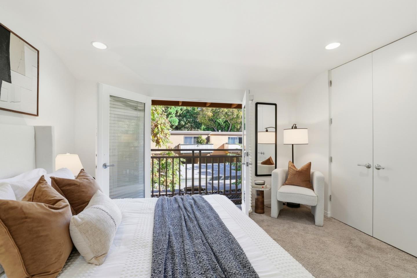 Santa Clara, California, 95050, United States, 2 Bedrooms Bedrooms, ,3 BathroomsBathrooms,Residential,For Sale,1989026