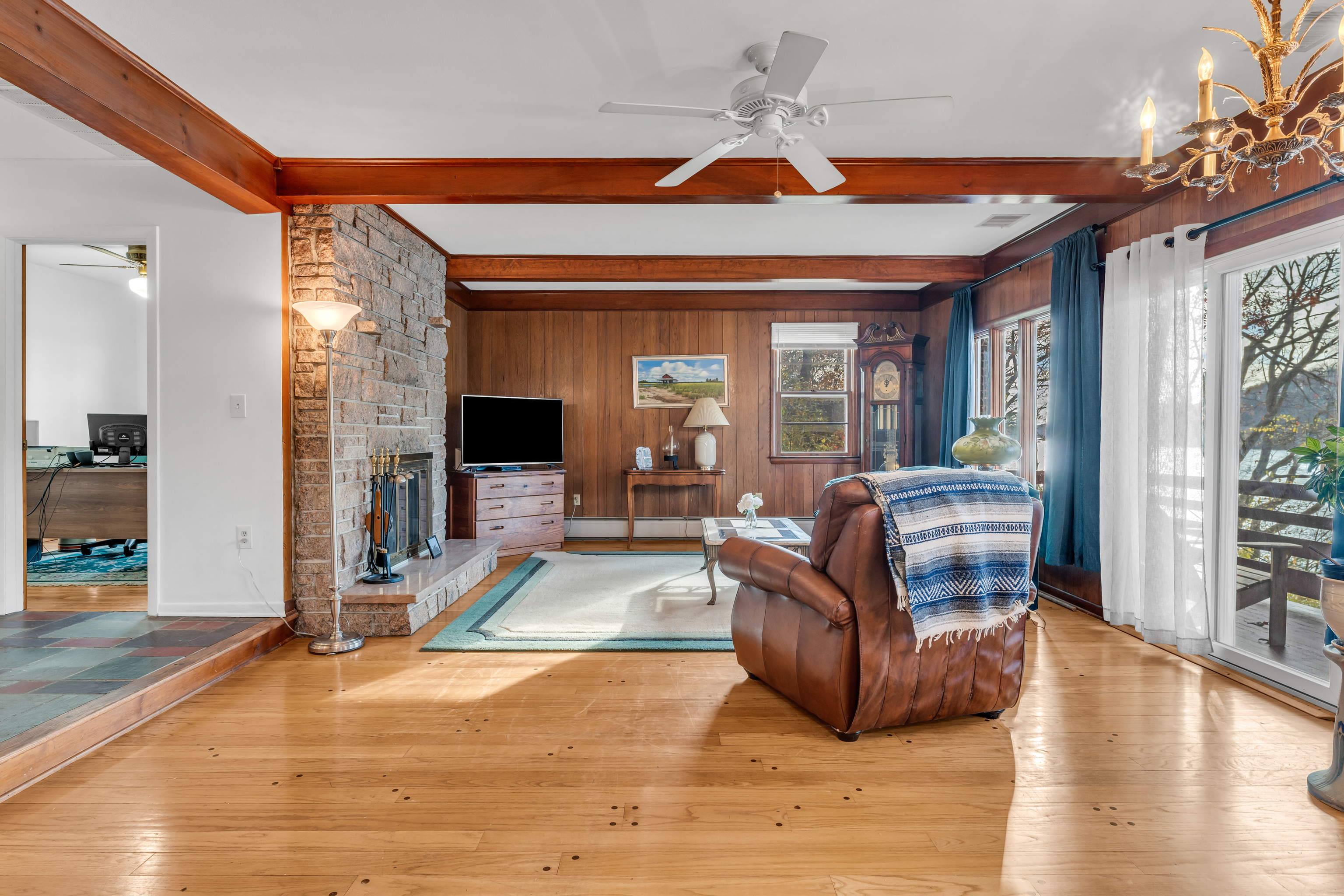 Guilford, Connecticut, 06437, United States, 3 Bedrooms Bedrooms, ,2 BathroomsBathrooms,Residential,For Sale,1994597