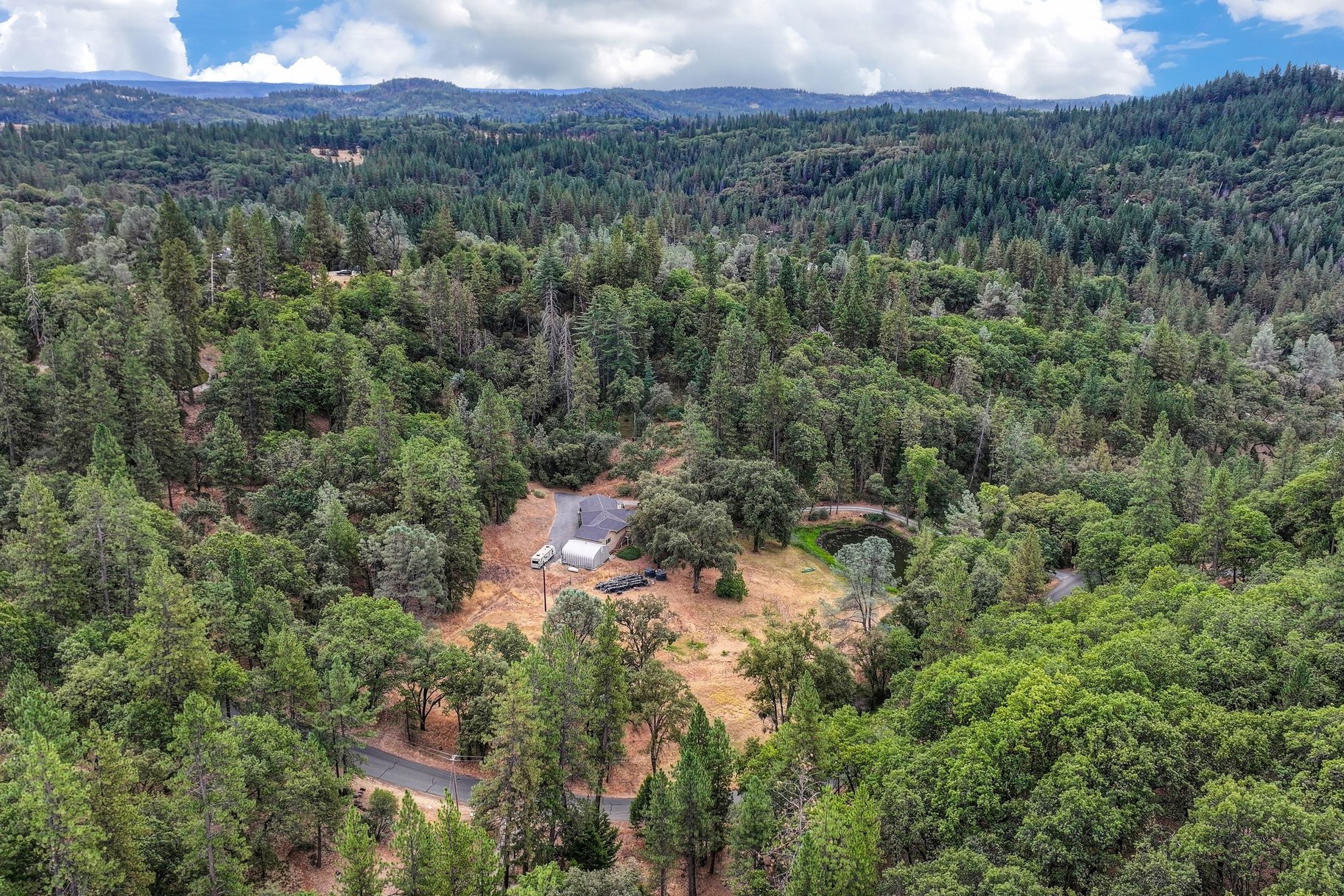  Spacious Grass Valley Country Property, 5 acres, shop and pond - 物件實景