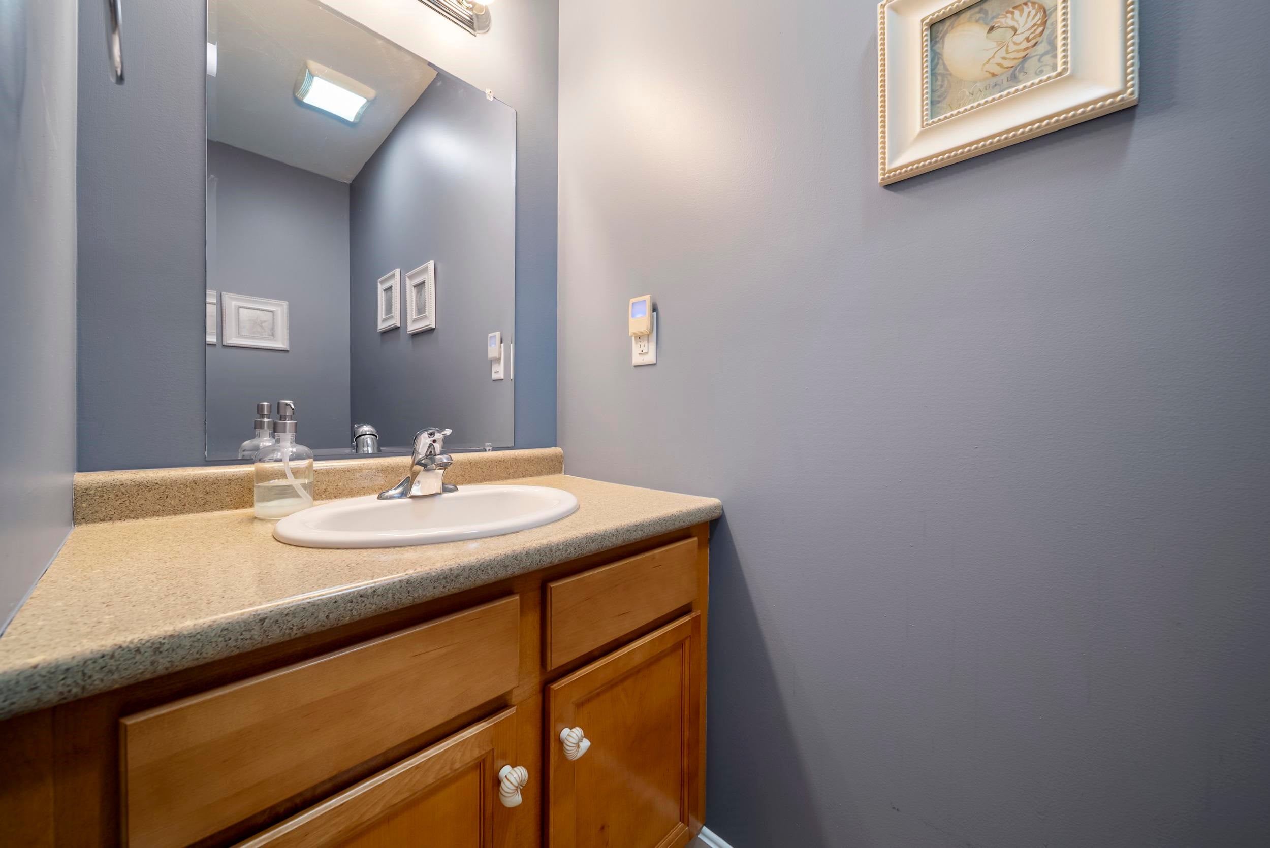 Hooksett, New Hampshire, 03106, United States, 3 Bedrooms Bedrooms, ,2 BathroomsBathrooms,Residential,For Sale,1942312