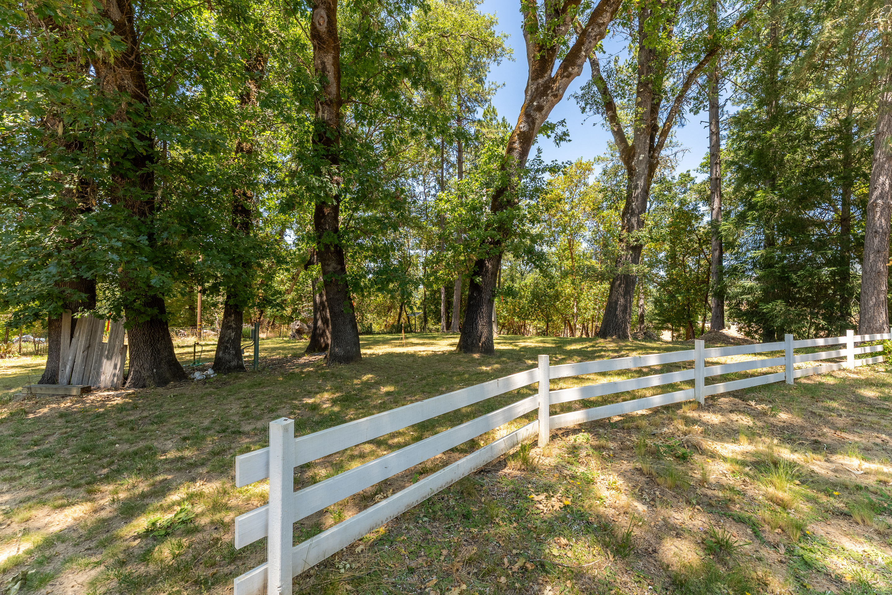 Willits, California, 95490, United States, 3 Bedrooms Bedrooms, ,2 BathroomsBathrooms,Residential,For Sale,1883434