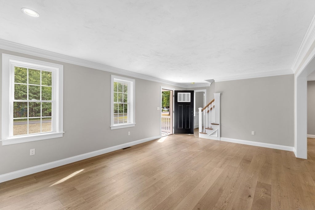 Lakeville, Massachusetts, 02347, United States, 3 Bedrooms Bedrooms, ,3 BathroomsBathrooms,Residential,For Sale,1943021
