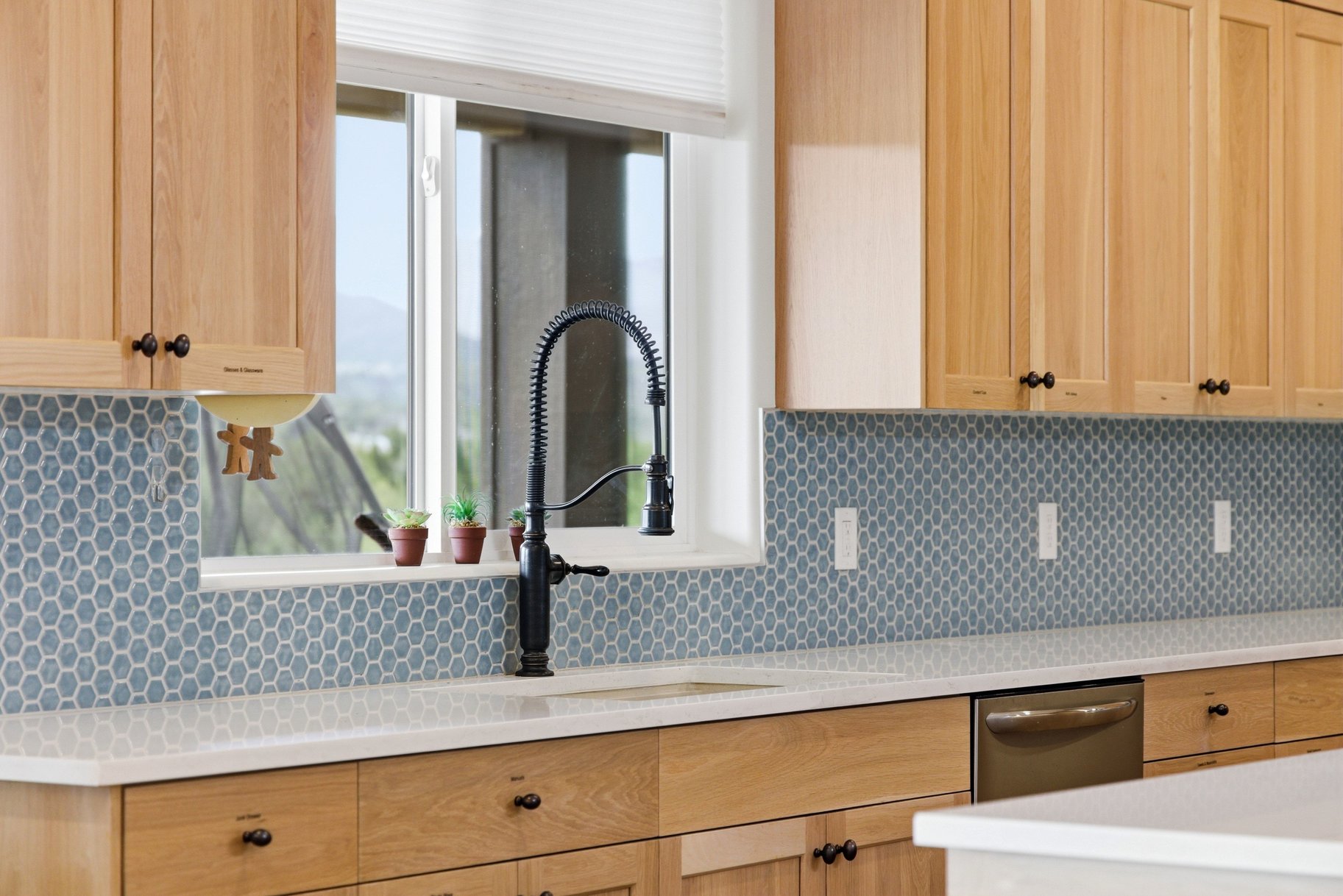  5 Acres • Two Homes In One • Horse Property With Flexible Living Options - 物件實景