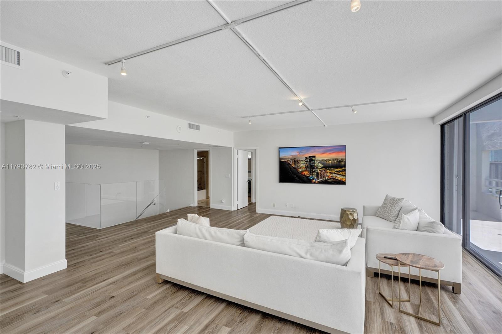 Aventura, Florida, 33180, United States, 5 Bedrooms Bedrooms, ,4 BathroomsBathrooms,Residential,For Sale,1794425