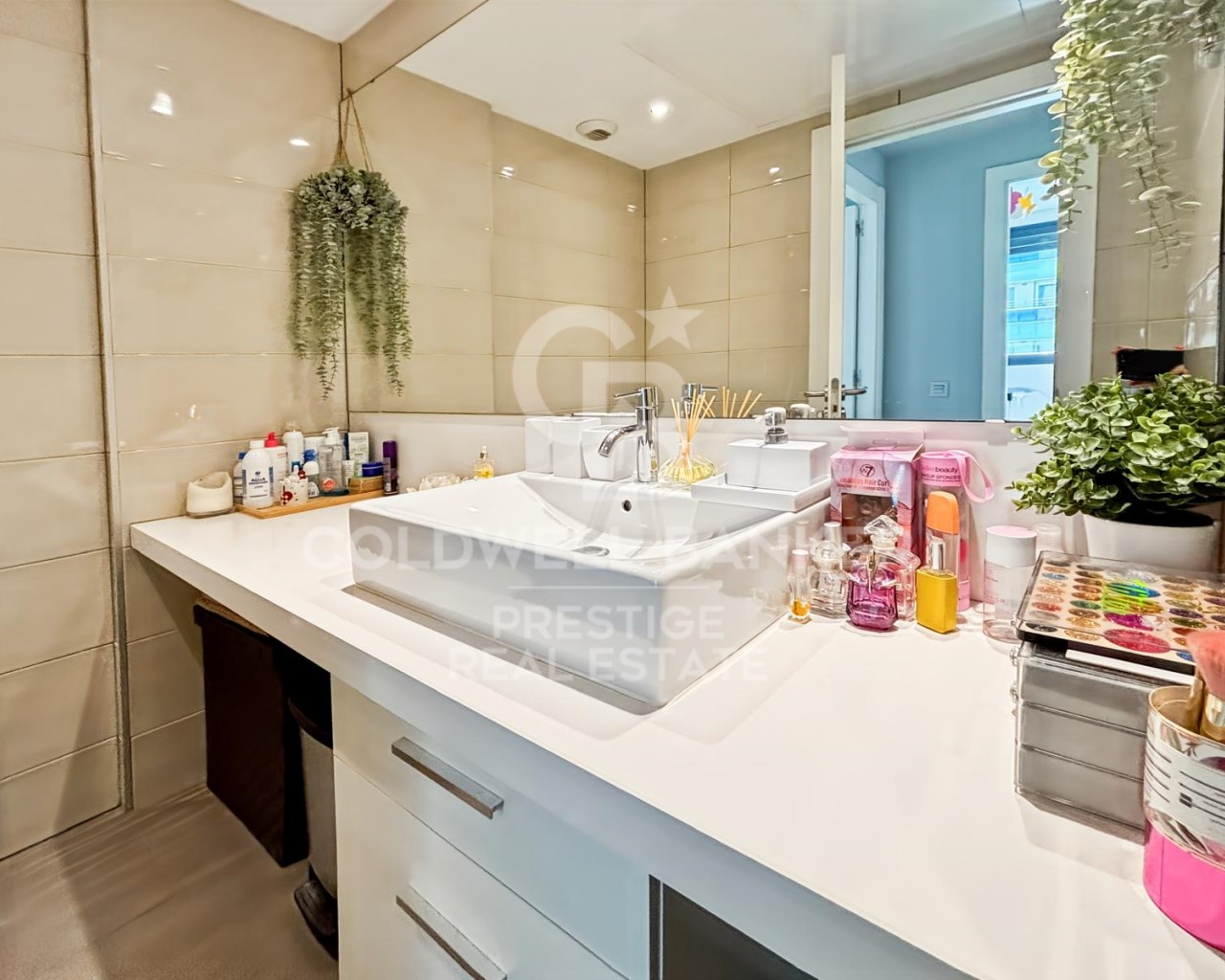 Barcelona, Catalonia, ES, 4 Bedrooms Bedrooms, ,3 BathroomsBathrooms,Residential,For Sale,1804639