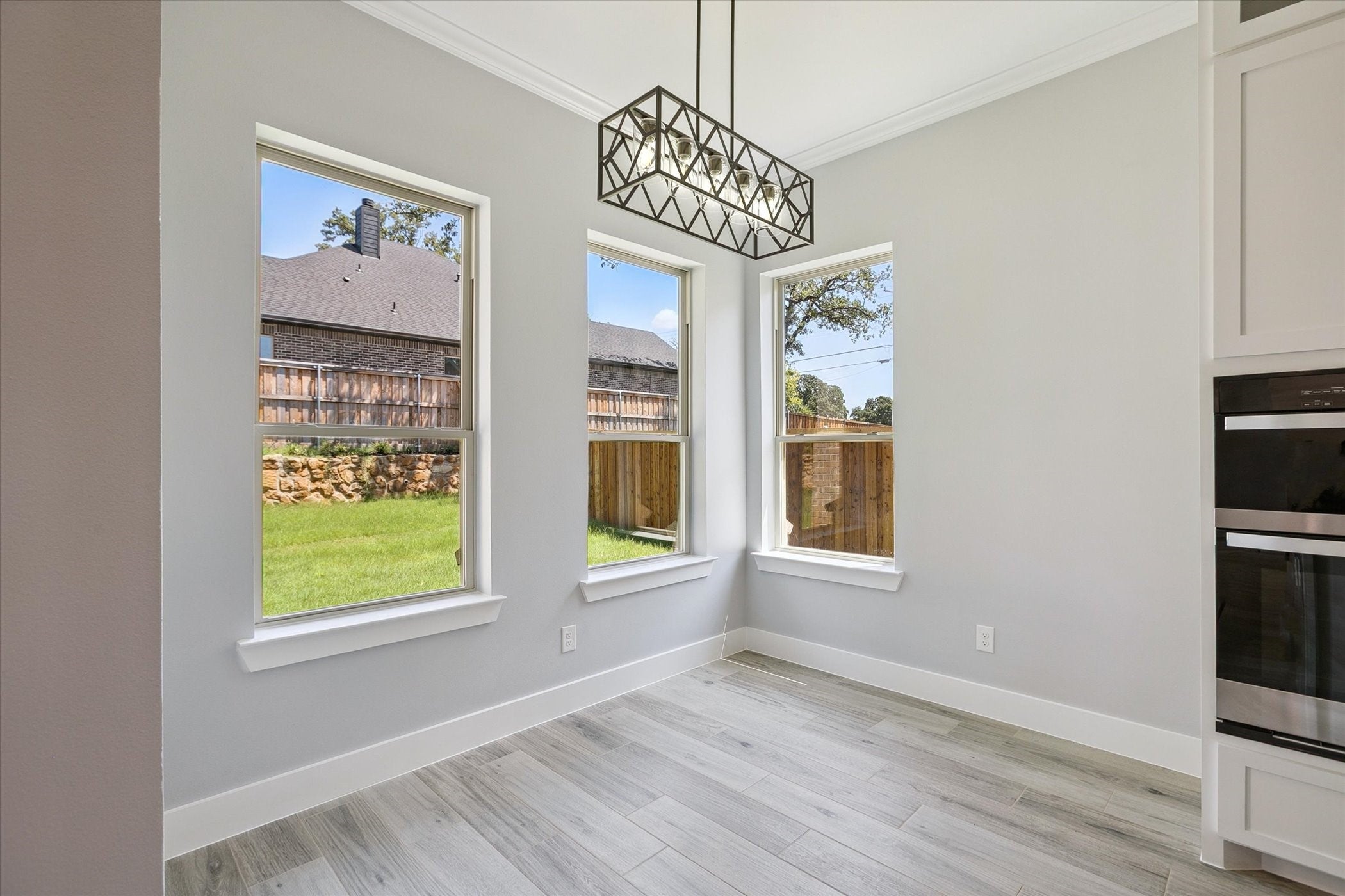 Arlington, Texas, 76012, United States, 4 Bedrooms Bedrooms, ,3 BathroomsBathrooms,Residential,For Sale,1974791