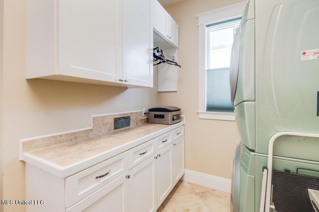 Gulfport, Mississippi, 39507, United States, 4 Bedrooms Bedrooms, ,3 BathroomsBathrooms,Residential,For Sale,1903526