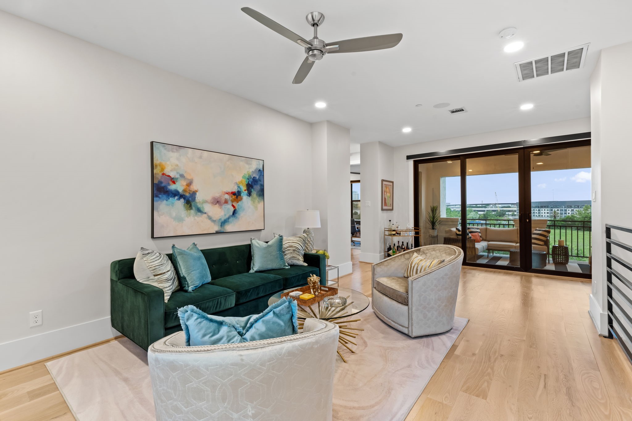  611 N Live Oak Street - 物件實景