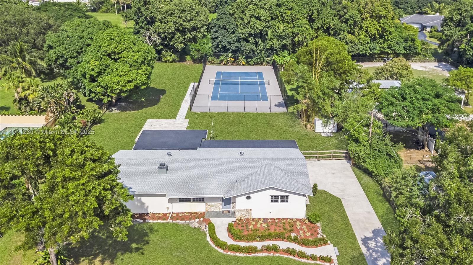 Davie, Florida, 33325, United States, 4 Bedrooms Bedrooms, ,3 BathroomsBathrooms,Residential,For Sale,1990882