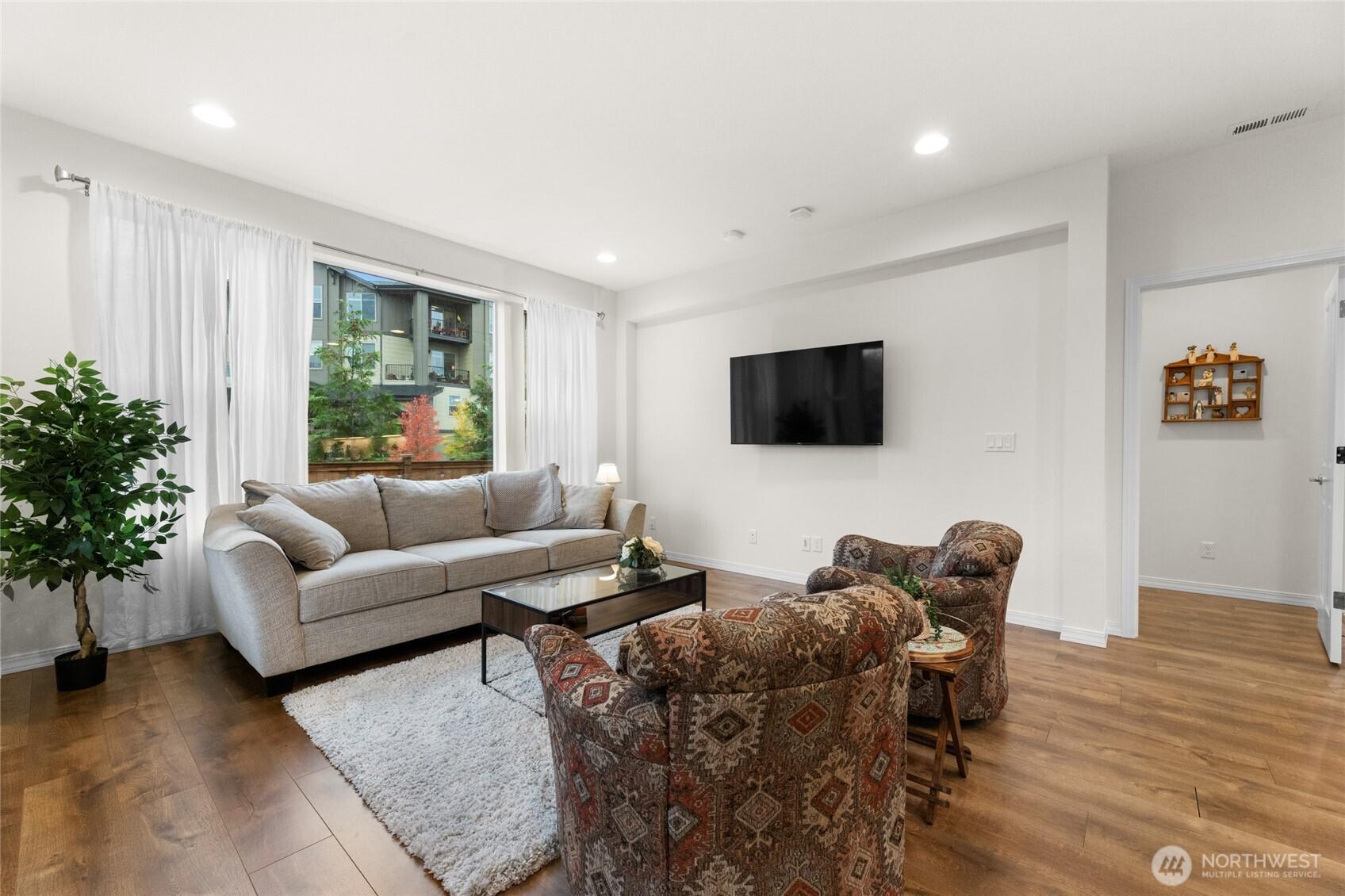 MAPLE VALLEY, Washington, 98038, United States, 2 Bedrooms Bedrooms, ,2 BathroomsBathrooms,Residential,For Sale,1989729