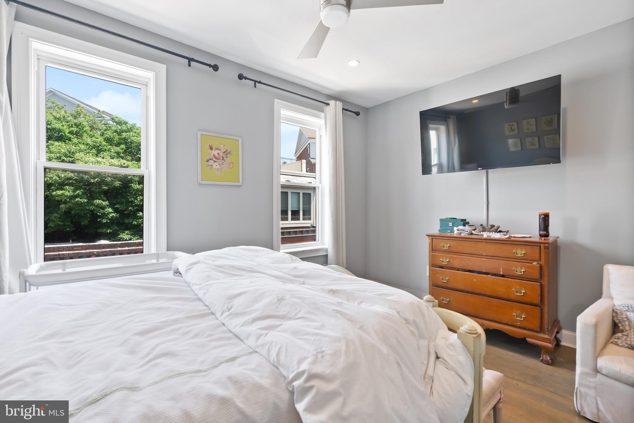 PHILADELPHIA, Pennsylvania, 19146, United States, 3 Bedrooms Bedrooms, ,3 BathroomsBathrooms,Residential,For Sale,1889775