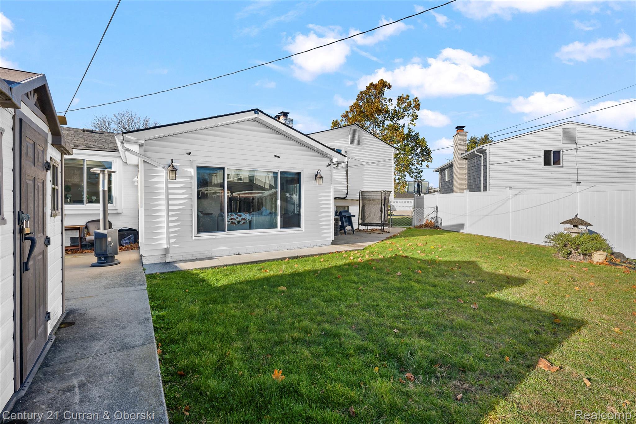 Dearborn Heights, Michigan, 48127, United States, 4 Bedrooms Bedrooms, ,4 BathroomsBathrooms,Residential,For Sale,1988554