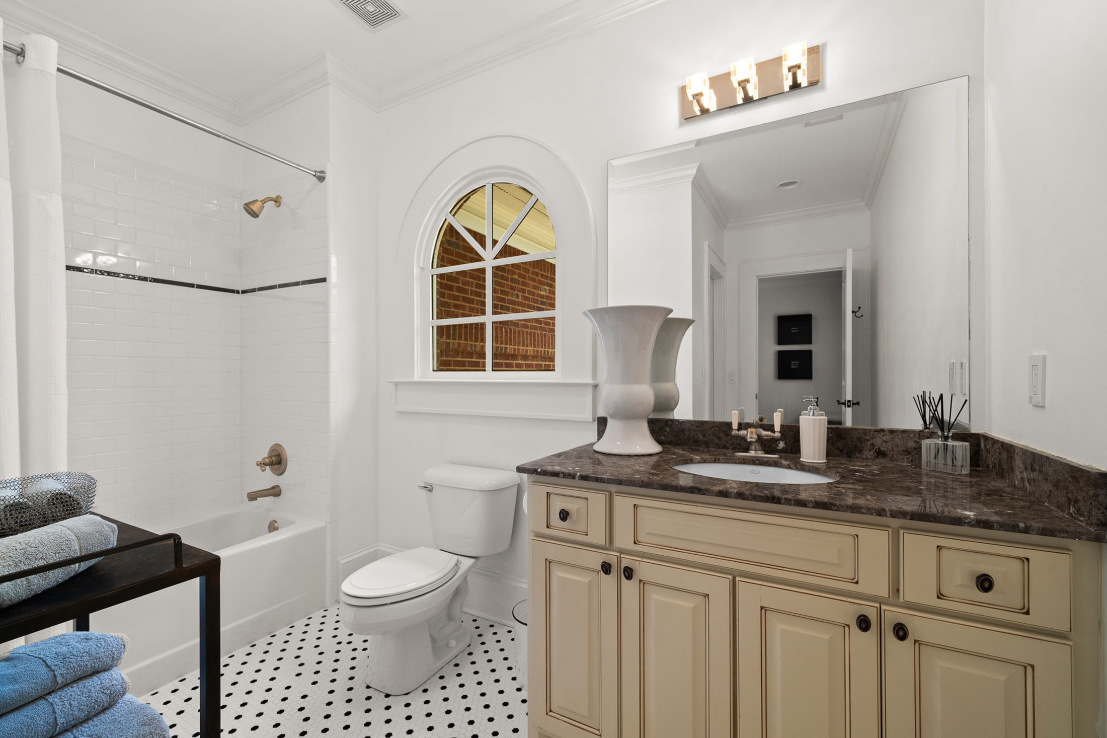  Extraordinary Druid Hills Brick Home with a Resort-caliber Backyard - 物件實景