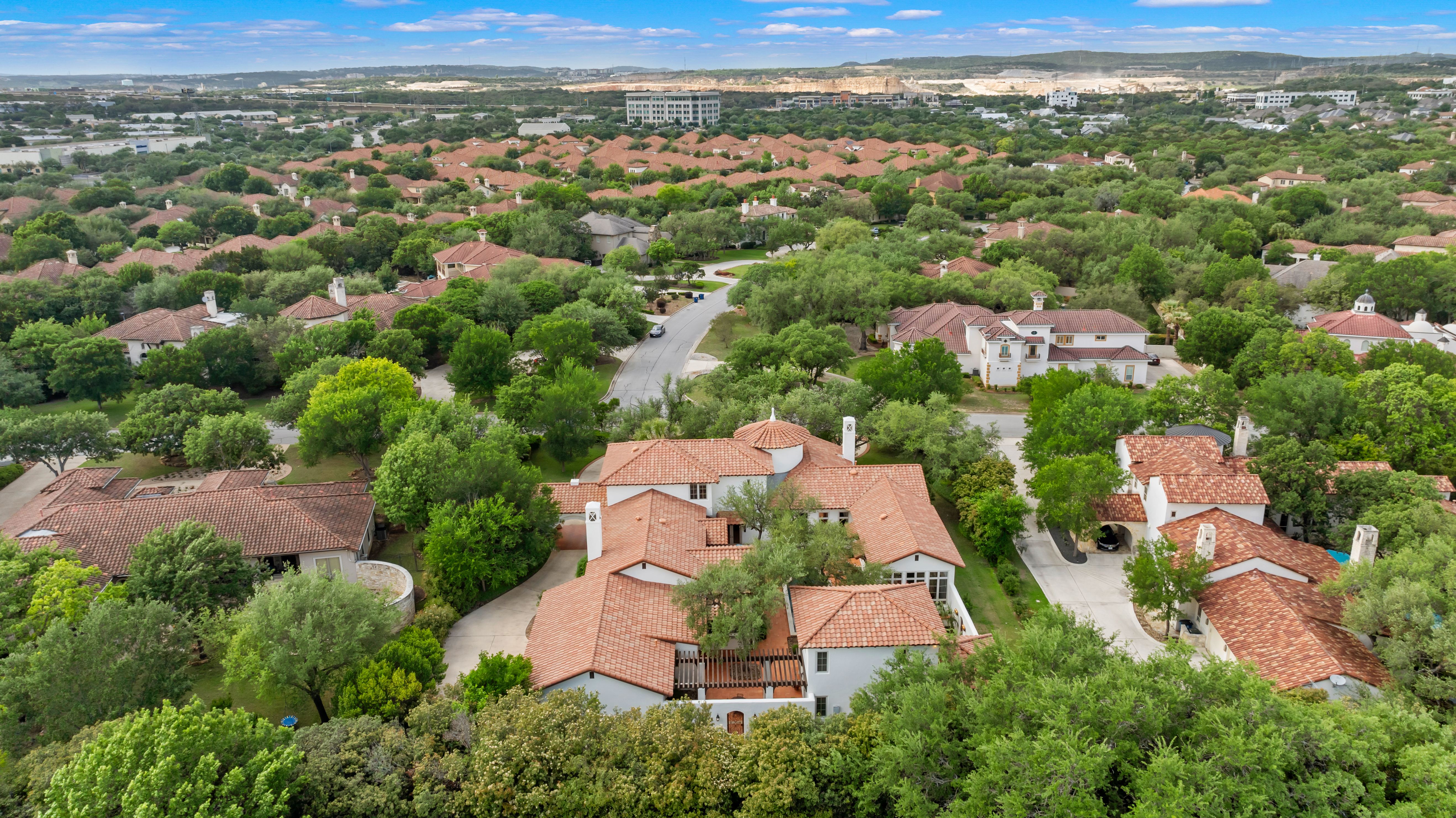  Custom Estate with Pool, Courtyard and Wine Room - 物件實景