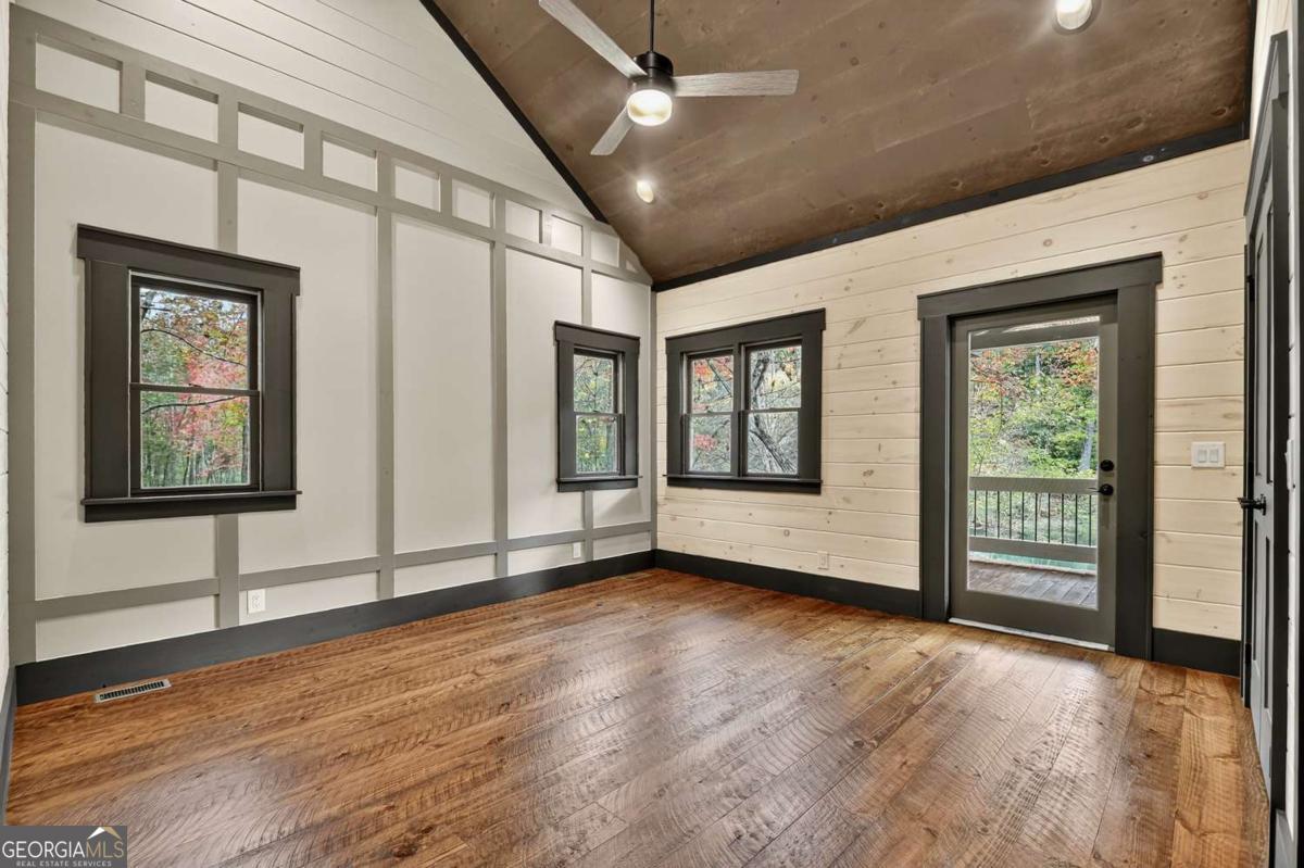 Mineral Bluff, Georgia, 30559, United States, 6 Bedrooms Bedrooms, ,3 BathroomsBathrooms,Residential,For Sale,1989738