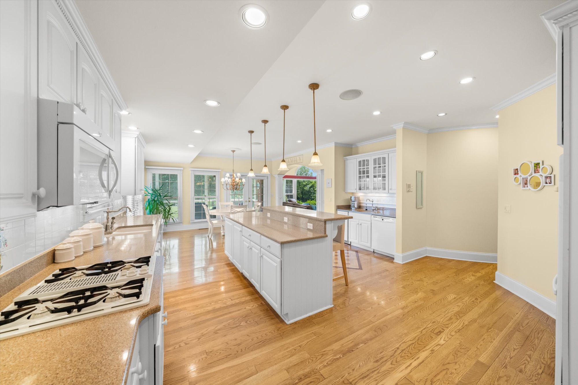 Sevierville, Tennessee, 37876-5201, United States, 3 Bedrooms Bedrooms, ,4 BathroomsBathrooms,Residential,For Sale,1810595