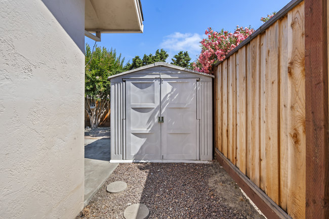 Hollister, California, 95023, United States, 3 Bedrooms Bedrooms, ,2 BathroomsBathrooms,Residential,For Sale,1942638