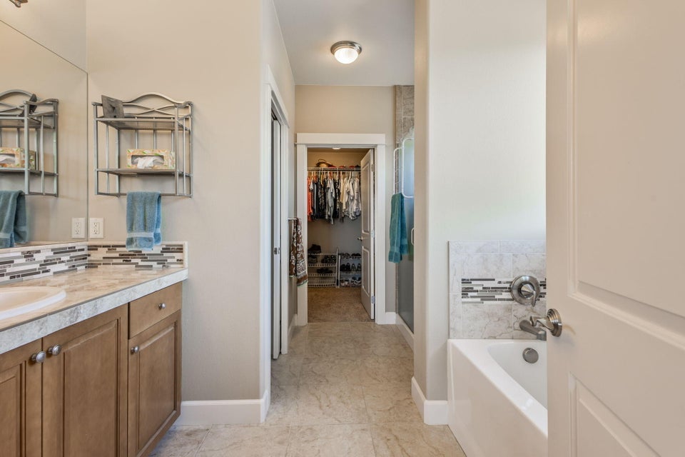 Prineville, Oregon, 97754, United States, 3 Bedrooms Bedrooms, ,3 BathroomsBathrooms,Residential,For Sale,1804823