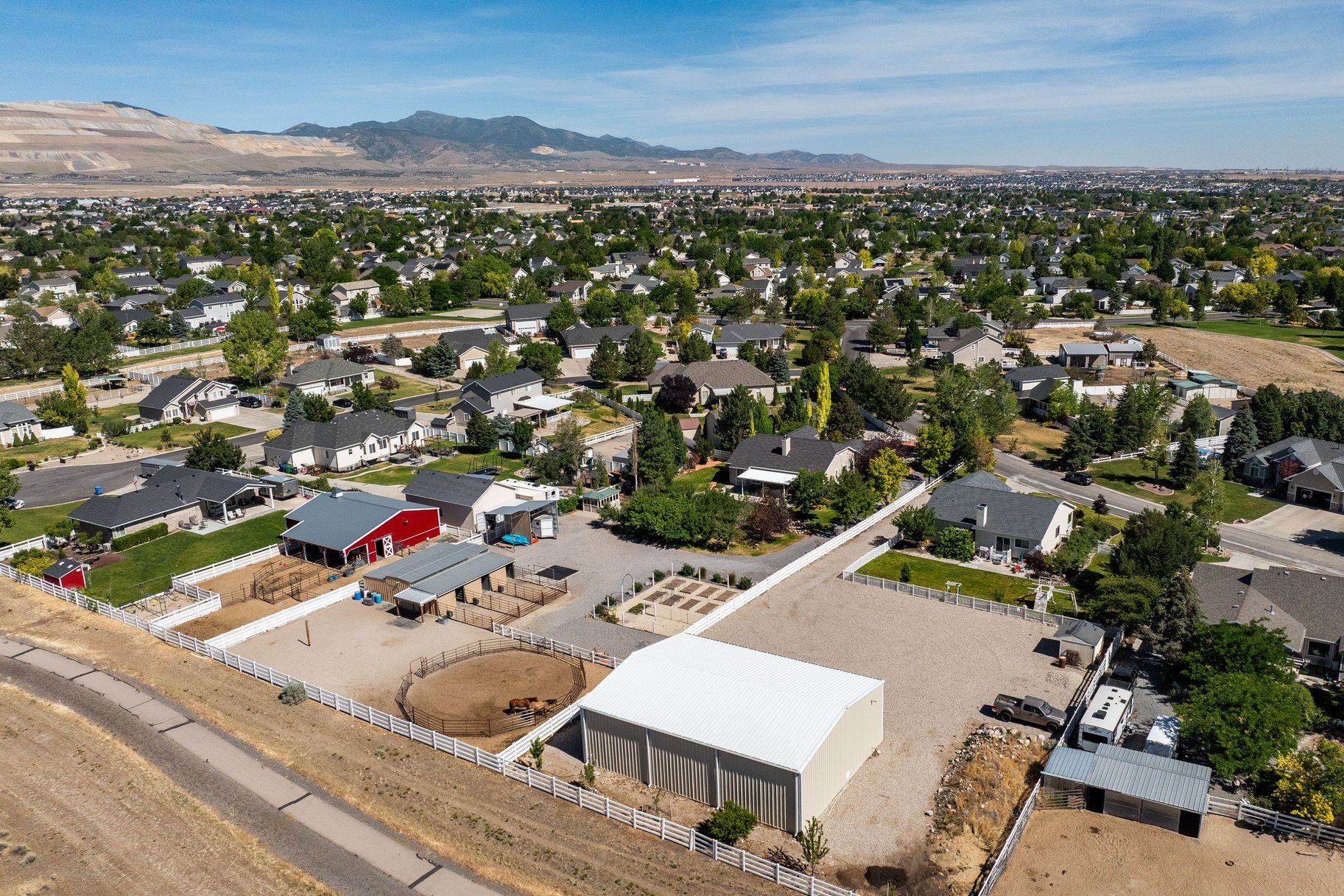  Fully Equipped Horse Property with Trail Access & Neighborhood Arena - 物件實景