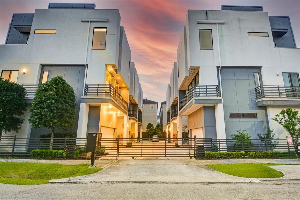 Houston, Texas, 77007, United States, 3 Bedrooms Bedrooms, ,4 BathroomsBathrooms,Residential,For Sale,1935957