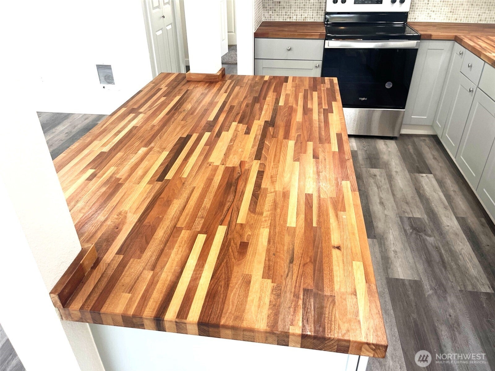 Seattle, Washington, 98178, United States, 4 Bedrooms Bedrooms, ,2 BathroomsBathrooms,Residential,For Sale,1983361