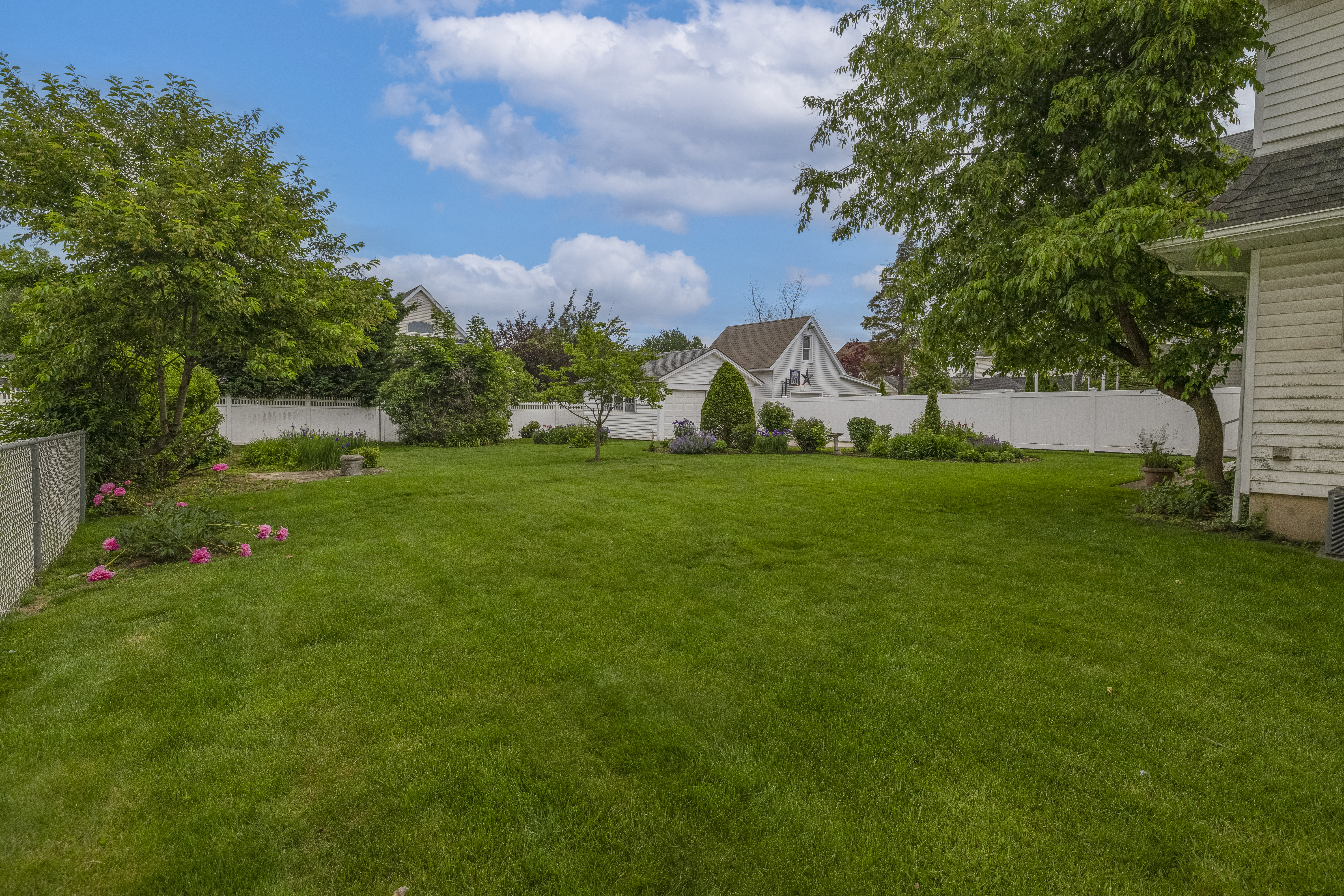  215 Lakeview Avenue, Rockville Centre, NY, 11570 - 物件實景