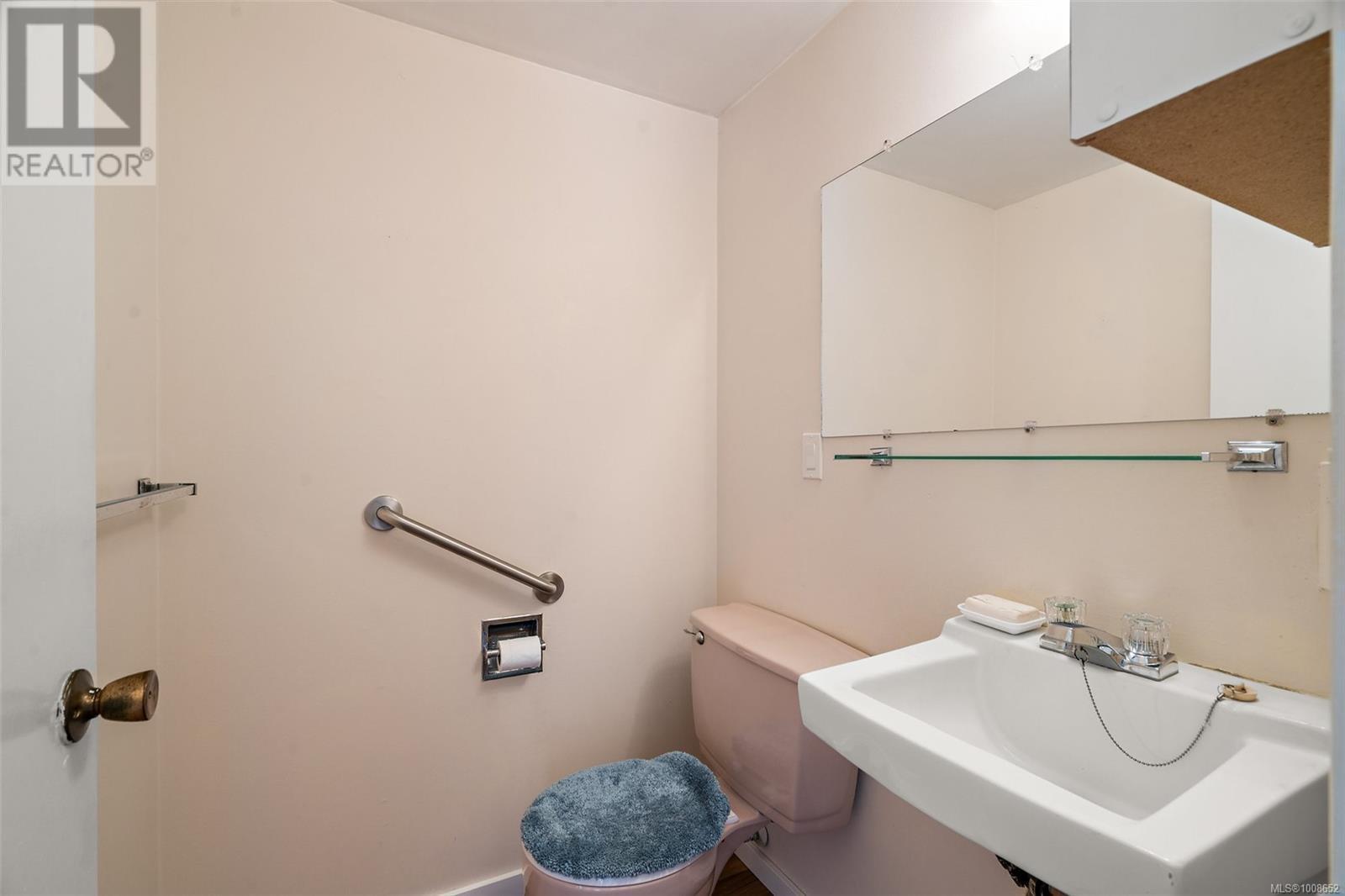 SAANICH, British Columbia, V8N 2E2, CA, 4 Bedrooms Bedrooms, ,3 BathroomsBathrooms,Residential,For Sale,1950351