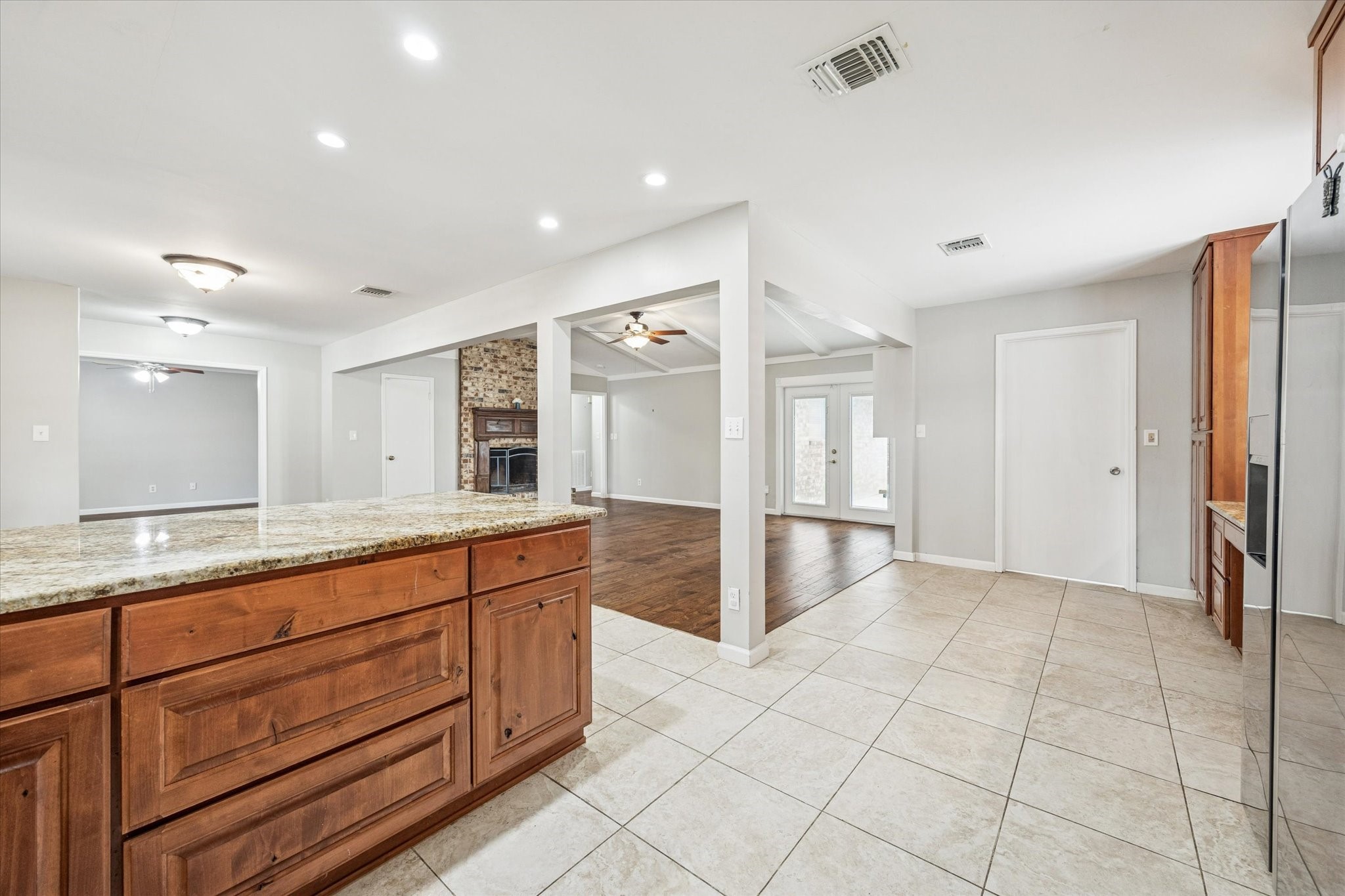 2310 Walnut Bend Lane - 物件實景