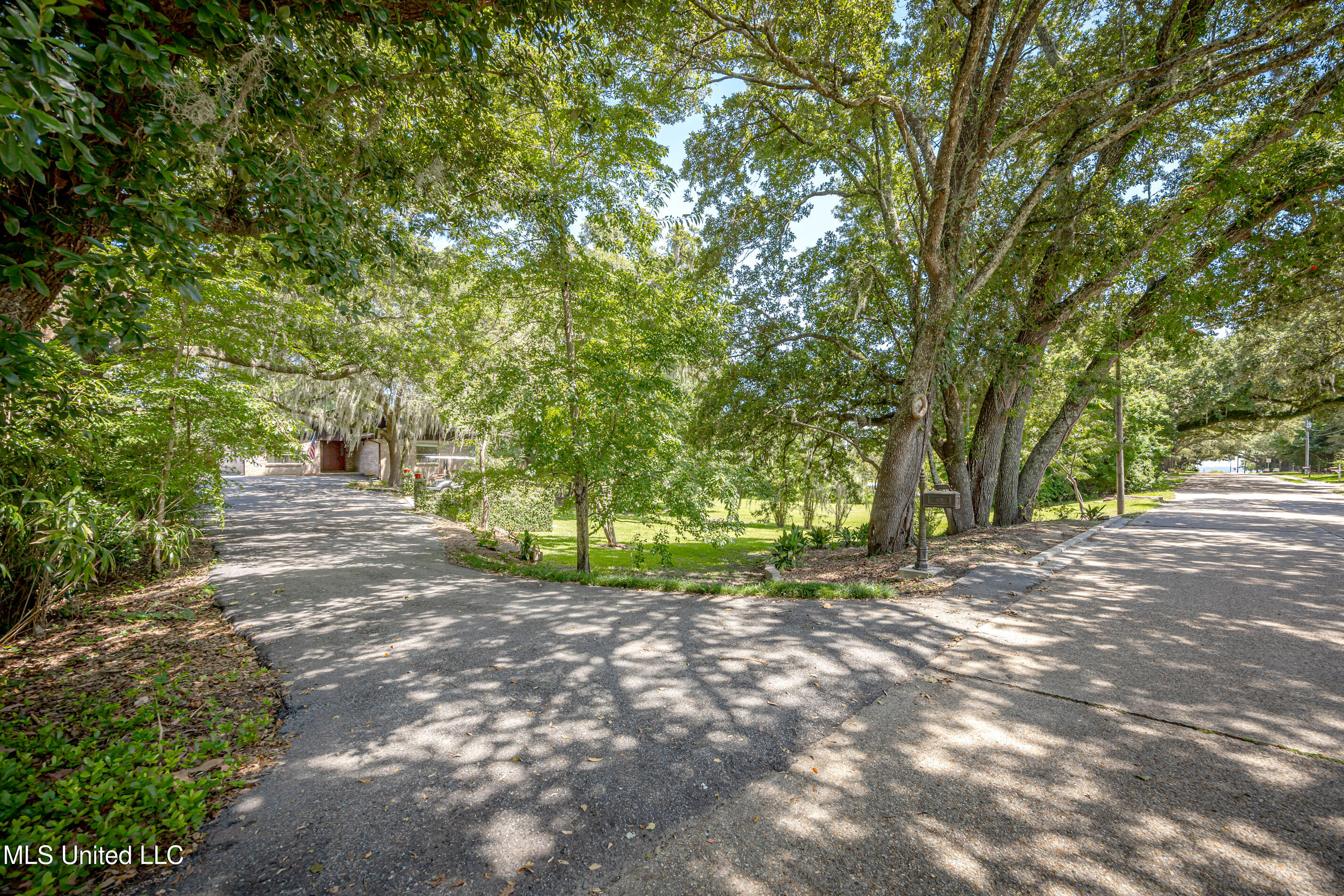 Ocean Springs, Mississippi, 39564, United States, 3 Bedrooms Bedrooms, ,3 BathroomsBathrooms,Residential,For Sale,1903607