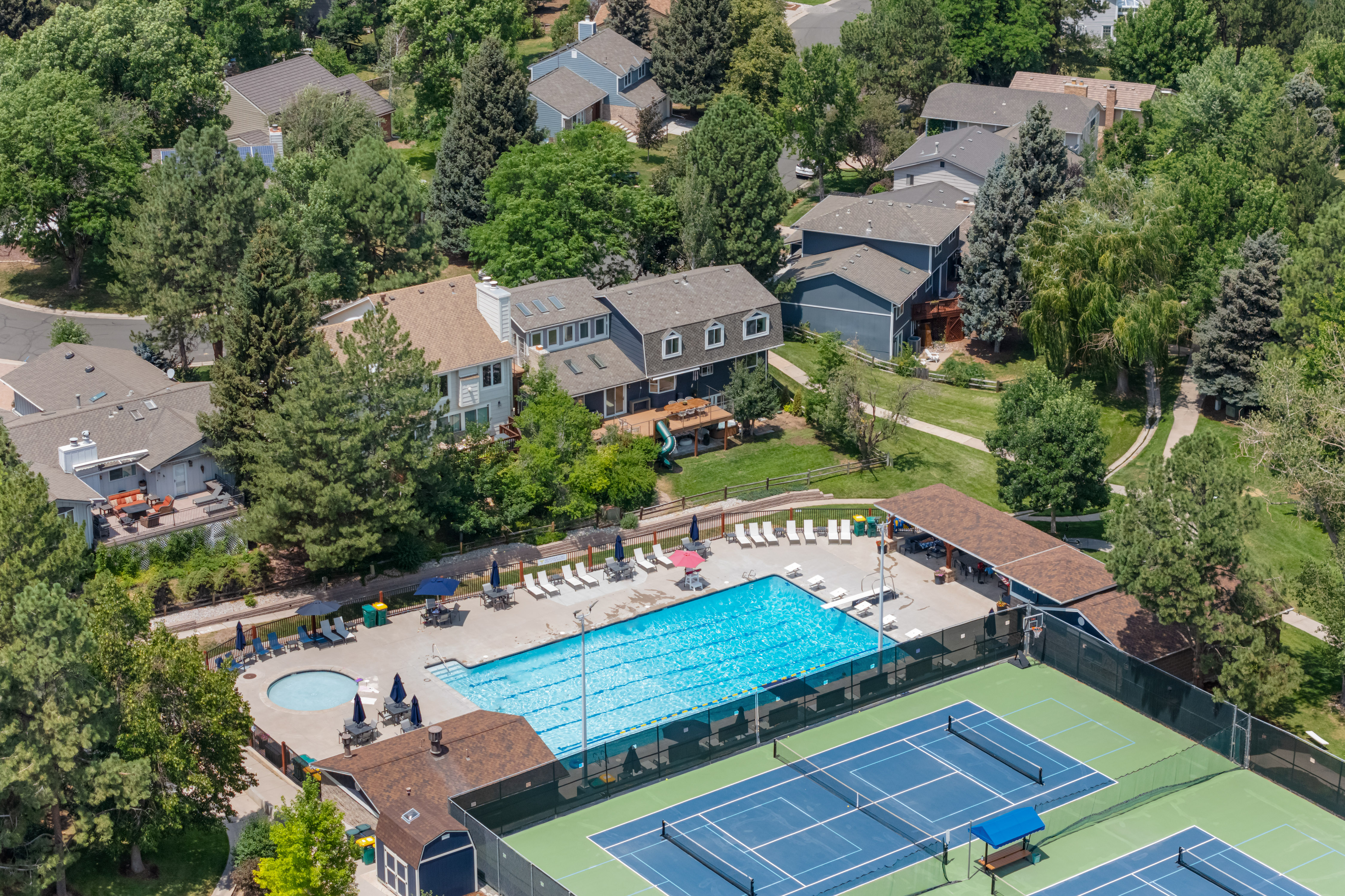  Beautiful Updated Home Located in Highly Sought-After Arapahoe Lake Neighborhood - 物件實景