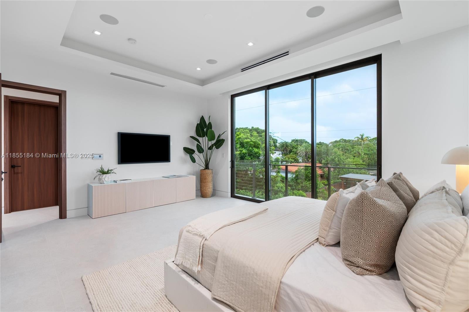 Miami, Florida, 33134, United States, 5 Bedrooms Bedrooms, ,6 BathroomsBathrooms,Residential,For Sale,1934506