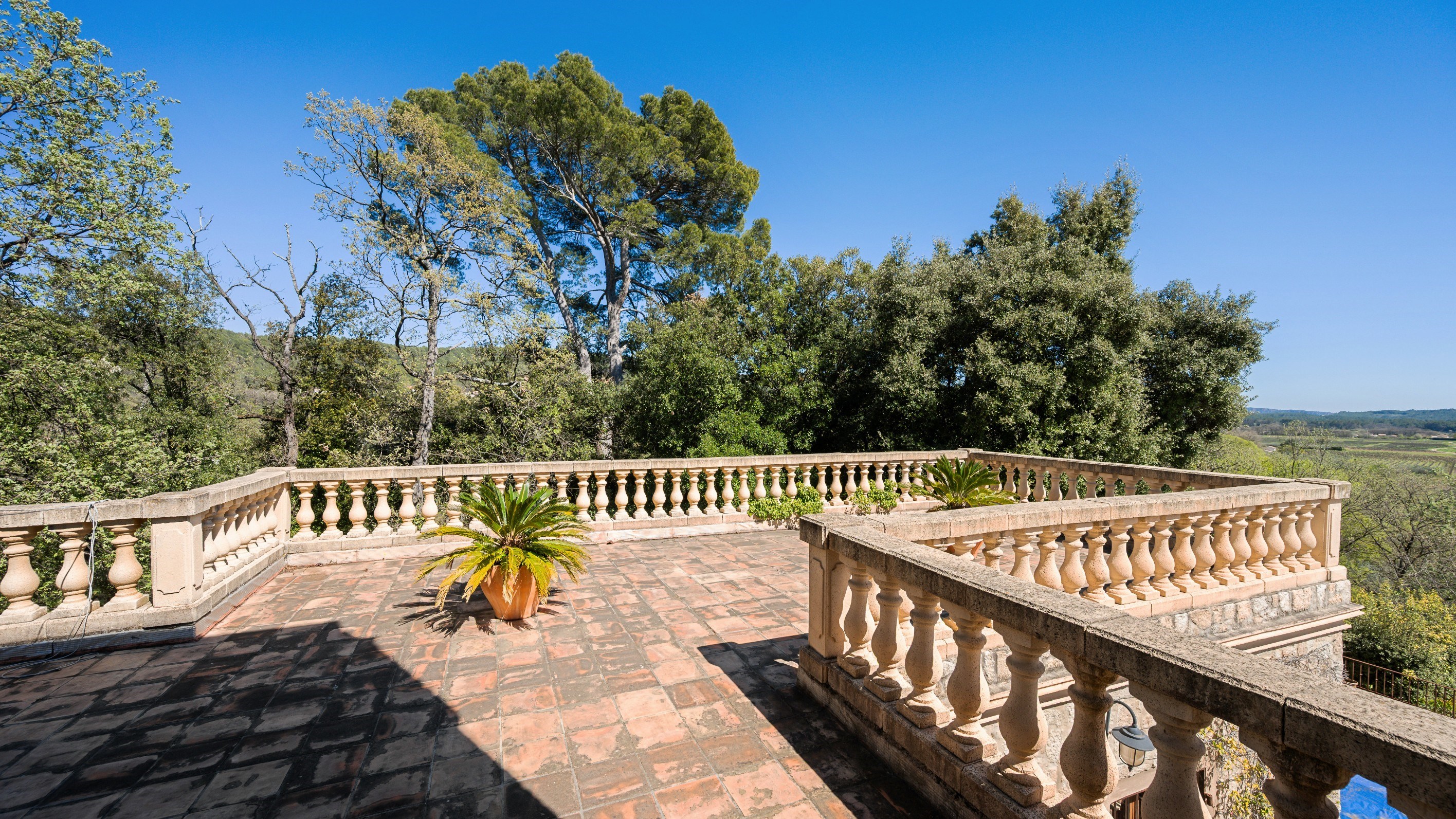  A Medieval Tower Reimagined as an Exceptional Residence - 物件實景