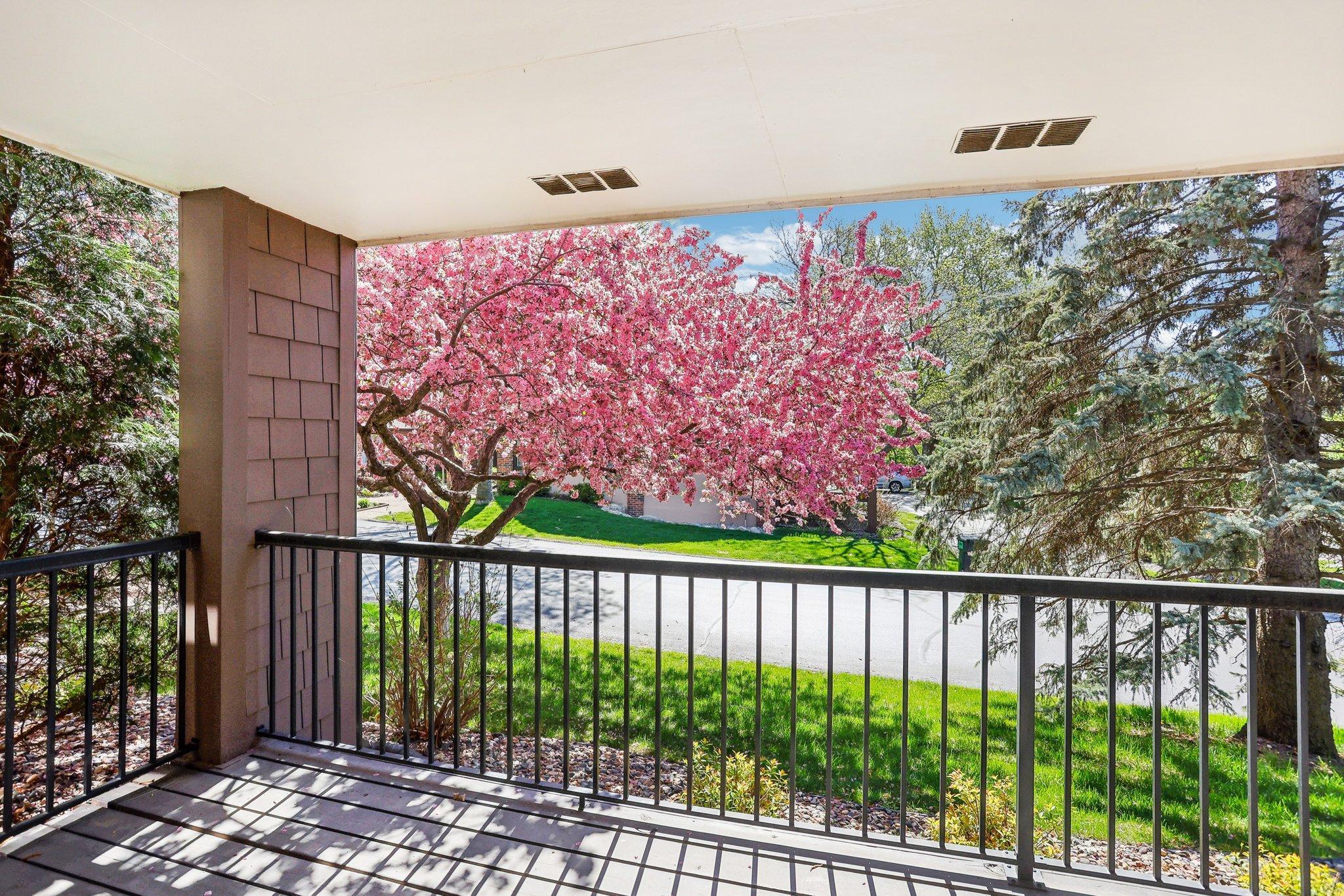 Edina, Minnesota, 55439, United States, 2 Bedrooms Bedrooms, ,3 BathroomsBathrooms,Residential,For Sale,1820089