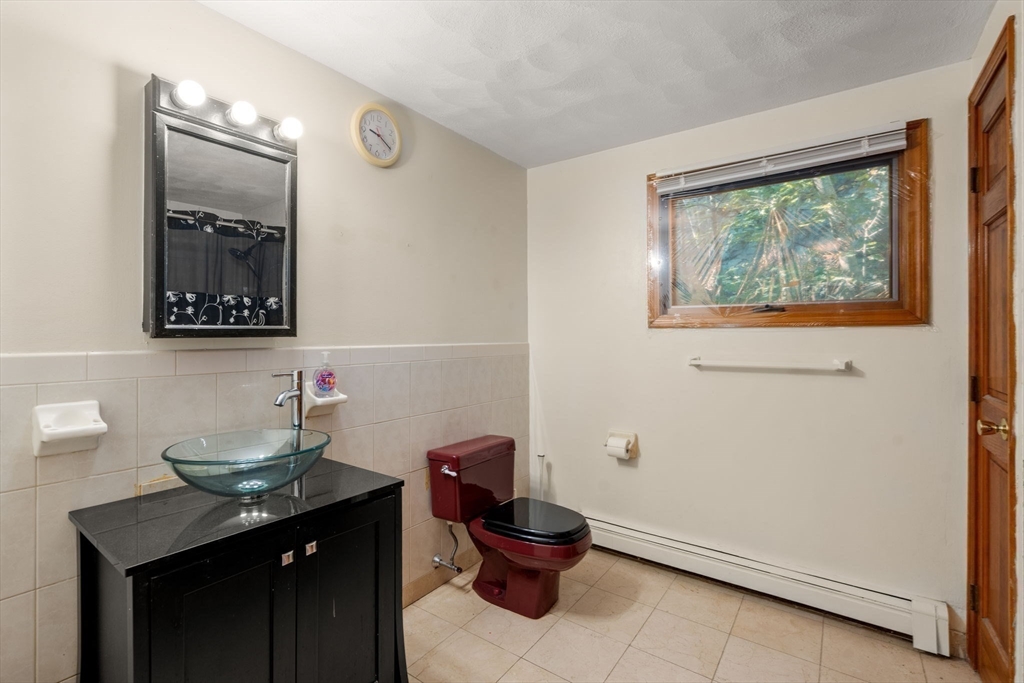 Saugus, Massachusetts, 01906, United States, 5 Bedrooms Bedrooms, ,3 BathroomsBathrooms,Residential,For Sale,1932176