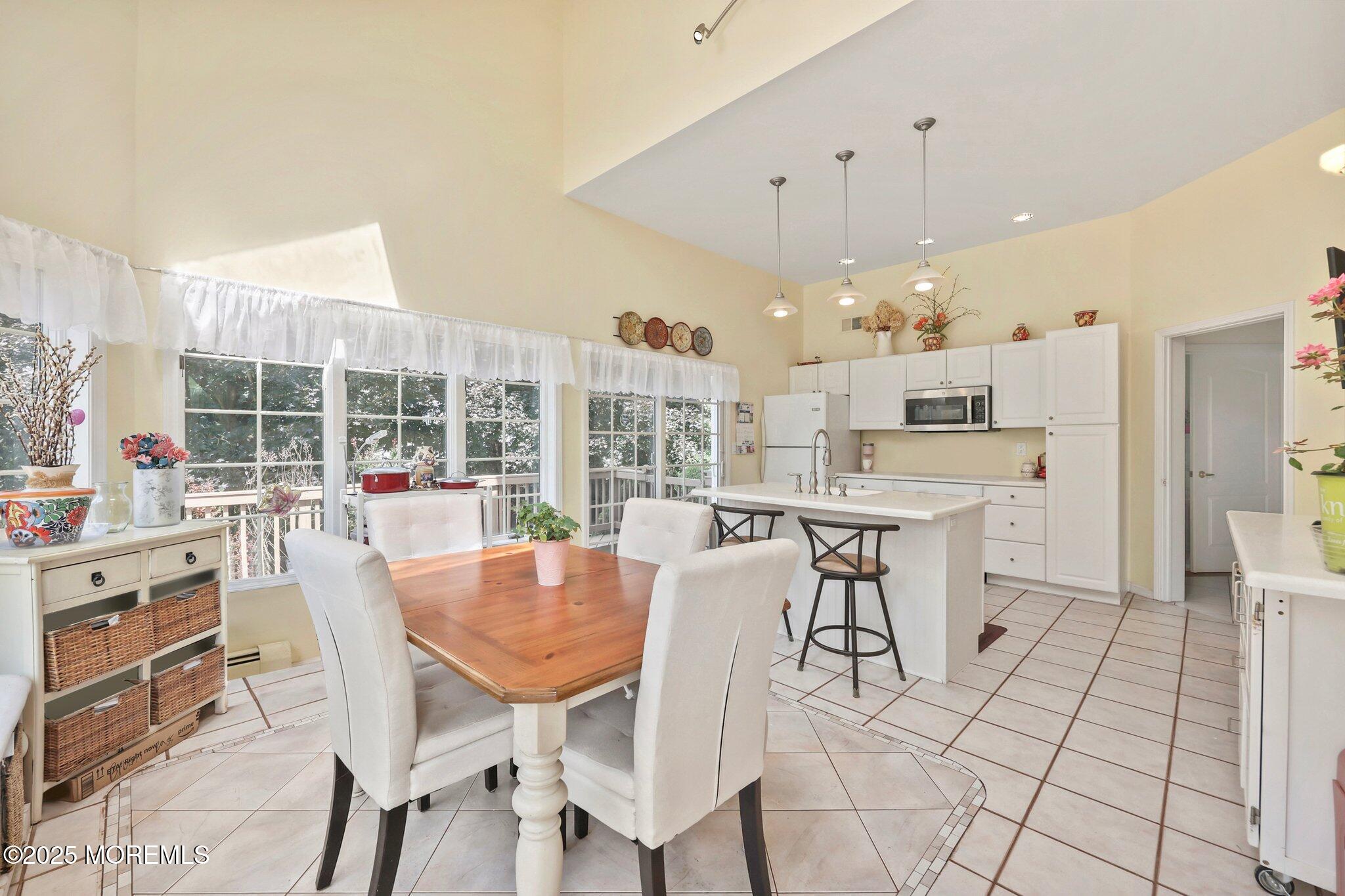 Manalapan, New Jersey, 07726, United States, 5 Bedrooms Bedrooms, ,7 BathroomsBathrooms,Residential,For Sale,1979083