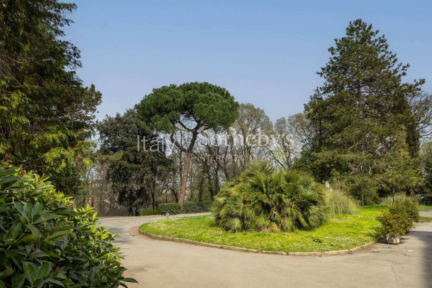  Elegant apartment a stone