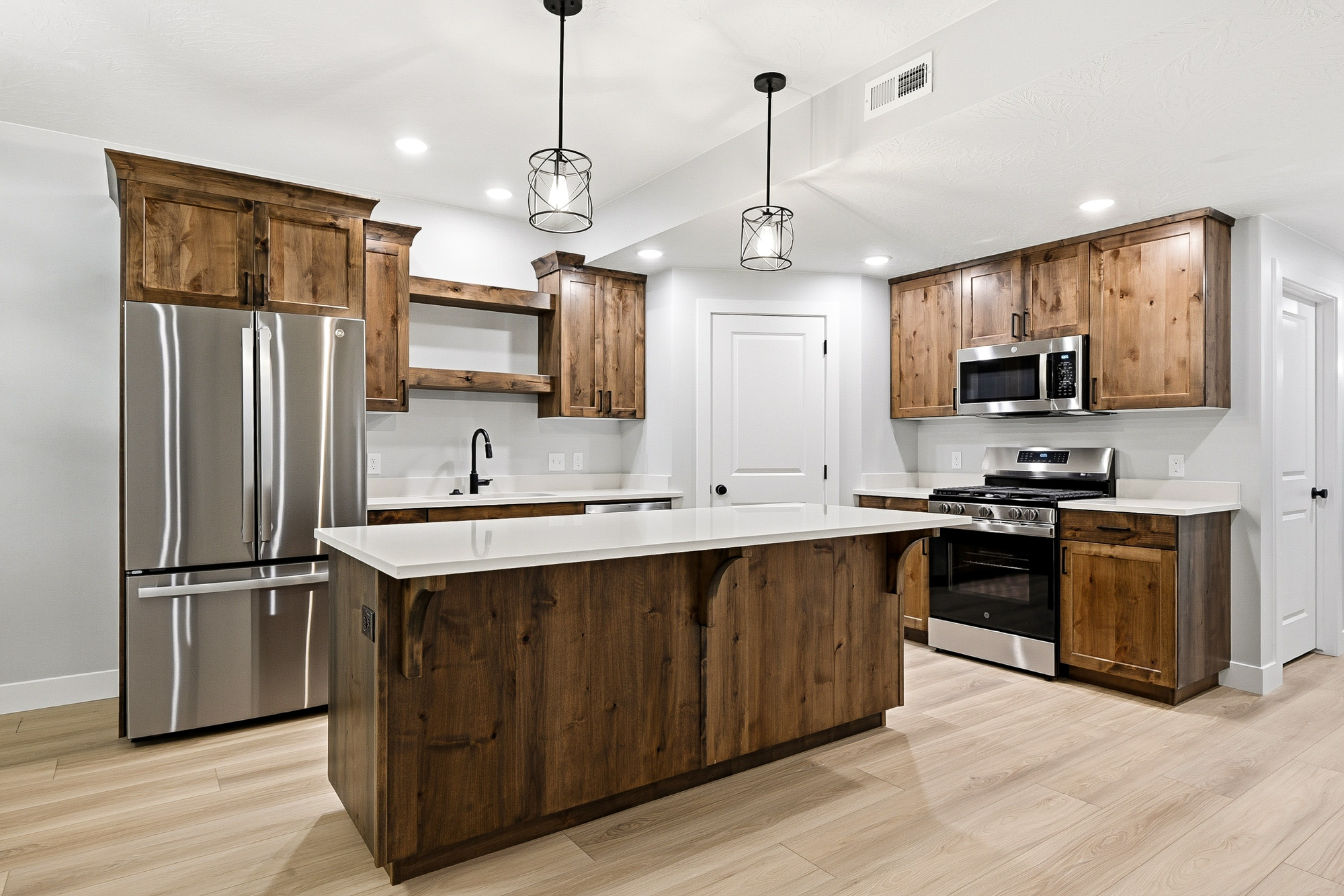 Cedar City, Utah, 84720, United States, 6 Bedrooms Bedrooms, ,4 BathroomsBathrooms,Residential,For Sale,1978281