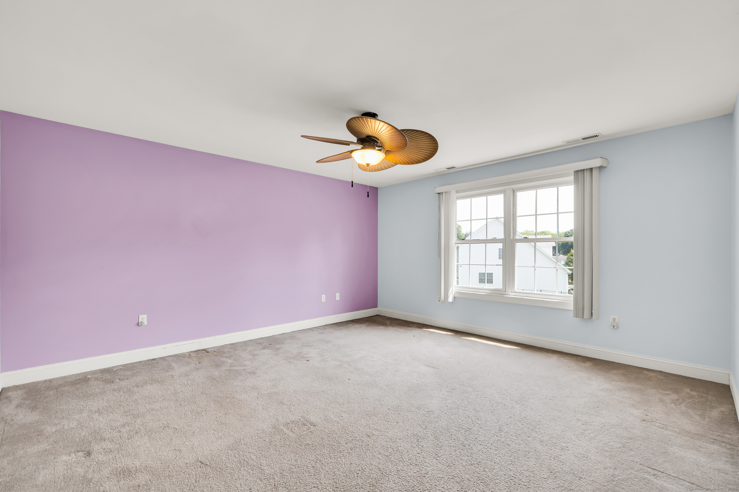 Stratford, Connecticut, 06614, United States, 5 Bedrooms Bedrooms, ,4 BathroomsBathrooms,Residential,For Sale,1896589