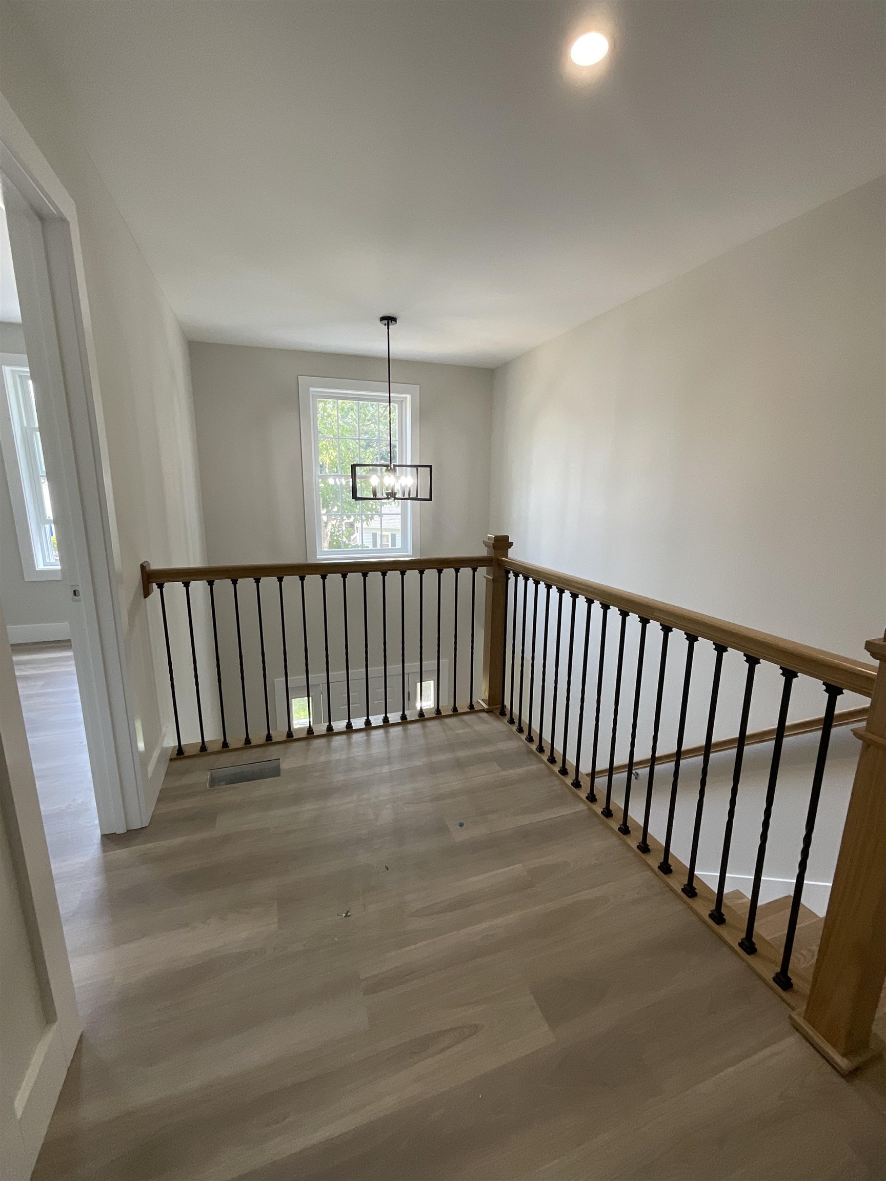 Manchester, New Hampshire, 03102, United States, 4 Bedrooms Bedrooms, ,3 BathroomsBathrooms,Residential,For Sale,1901440