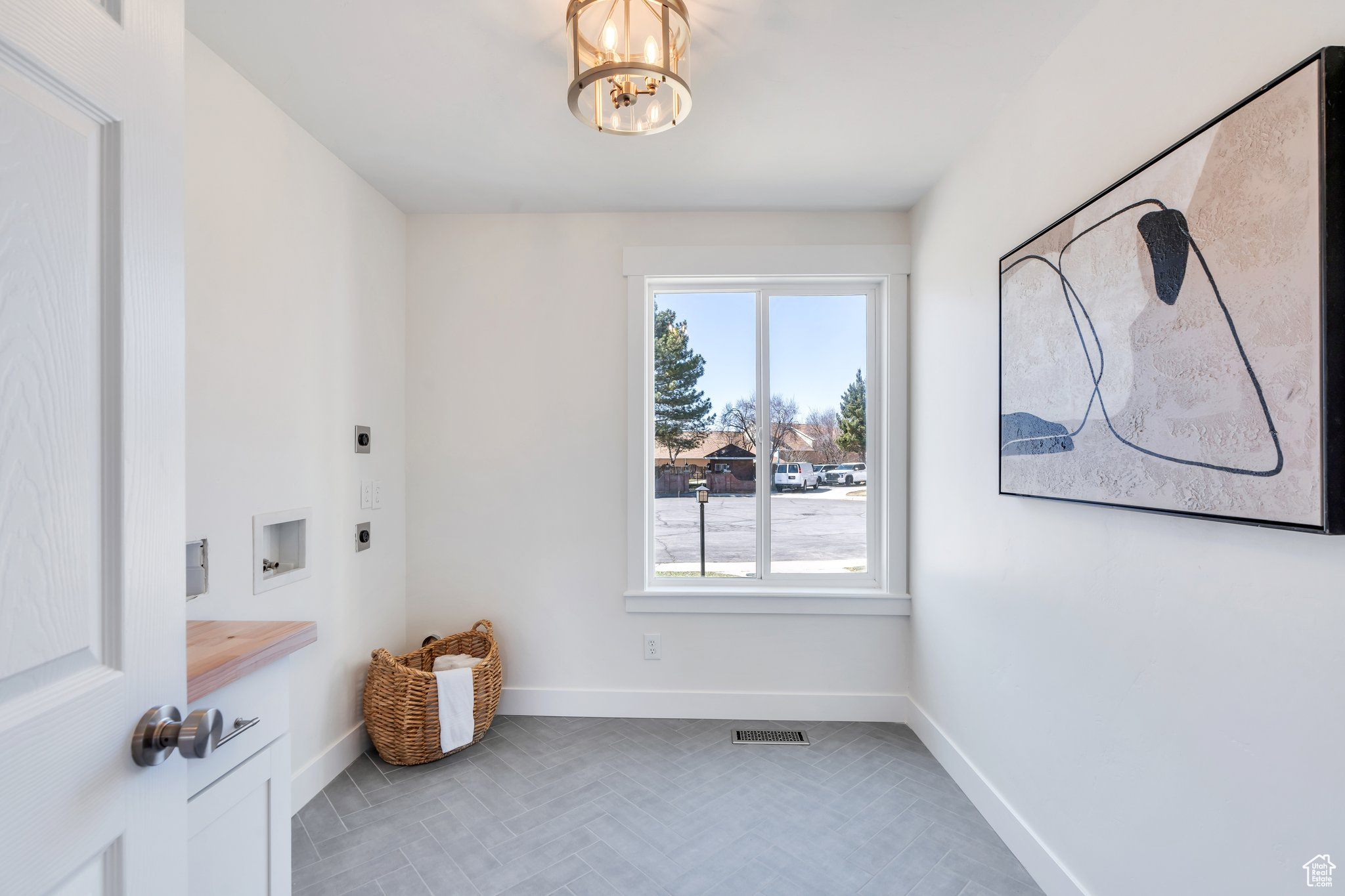 Orem, Utah, 84058, United States, 6 Bedrooms Bedrooms, ,6 BathroomsBathrooms,Residential,For Sale,1829132