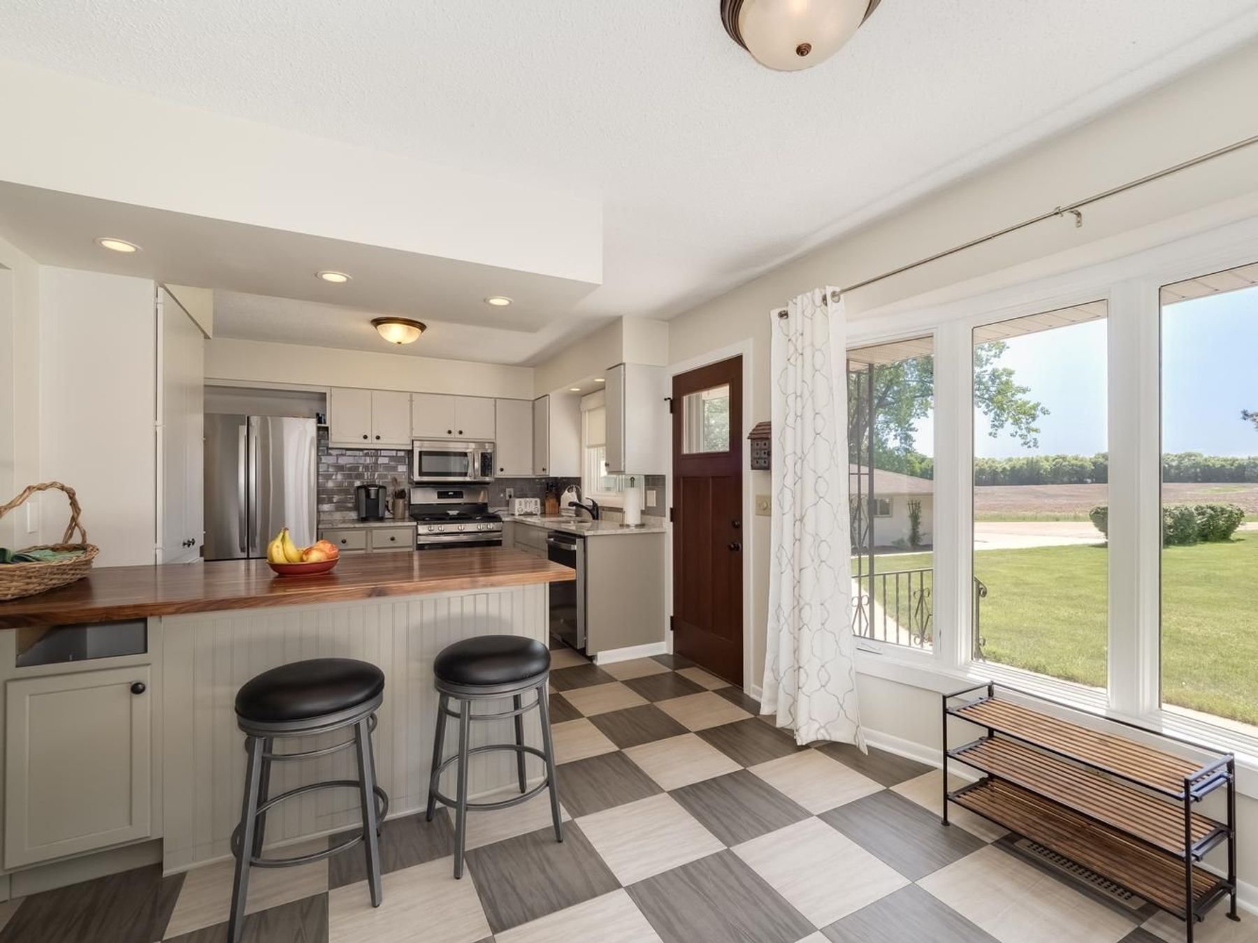  Beautifully Maintained Living with Maple Lake Views - 物件實景