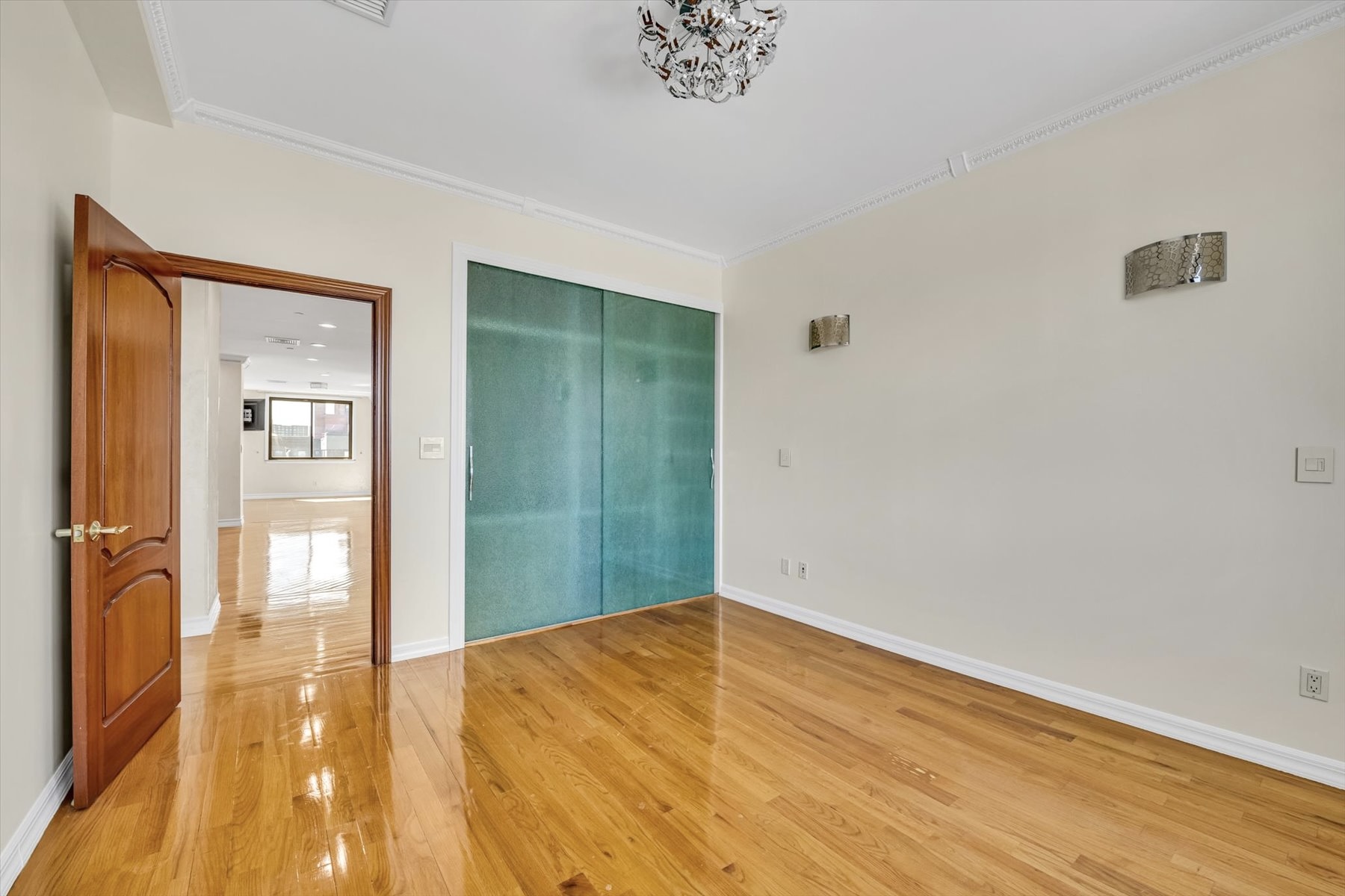  ?ONE OF A KIND PENTHOUSE IN REGO PARK? - 物件實景