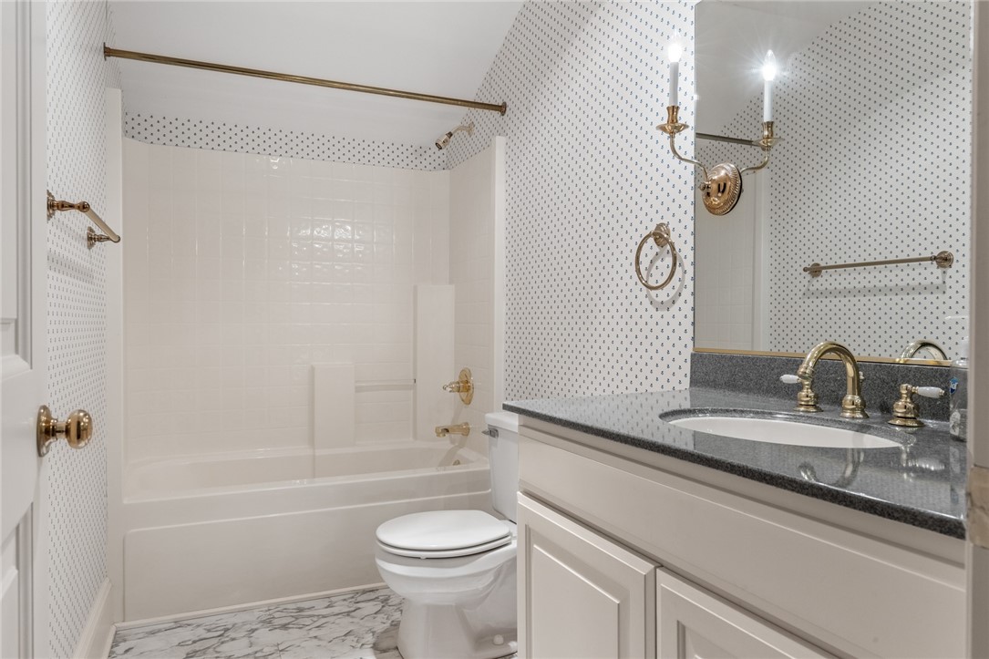 Harrison, Arkansas, 72601, United States, 4 Bedrooms Bedrooms, ,5 BathroomsBathrooms,Residential,For Sale,1989365