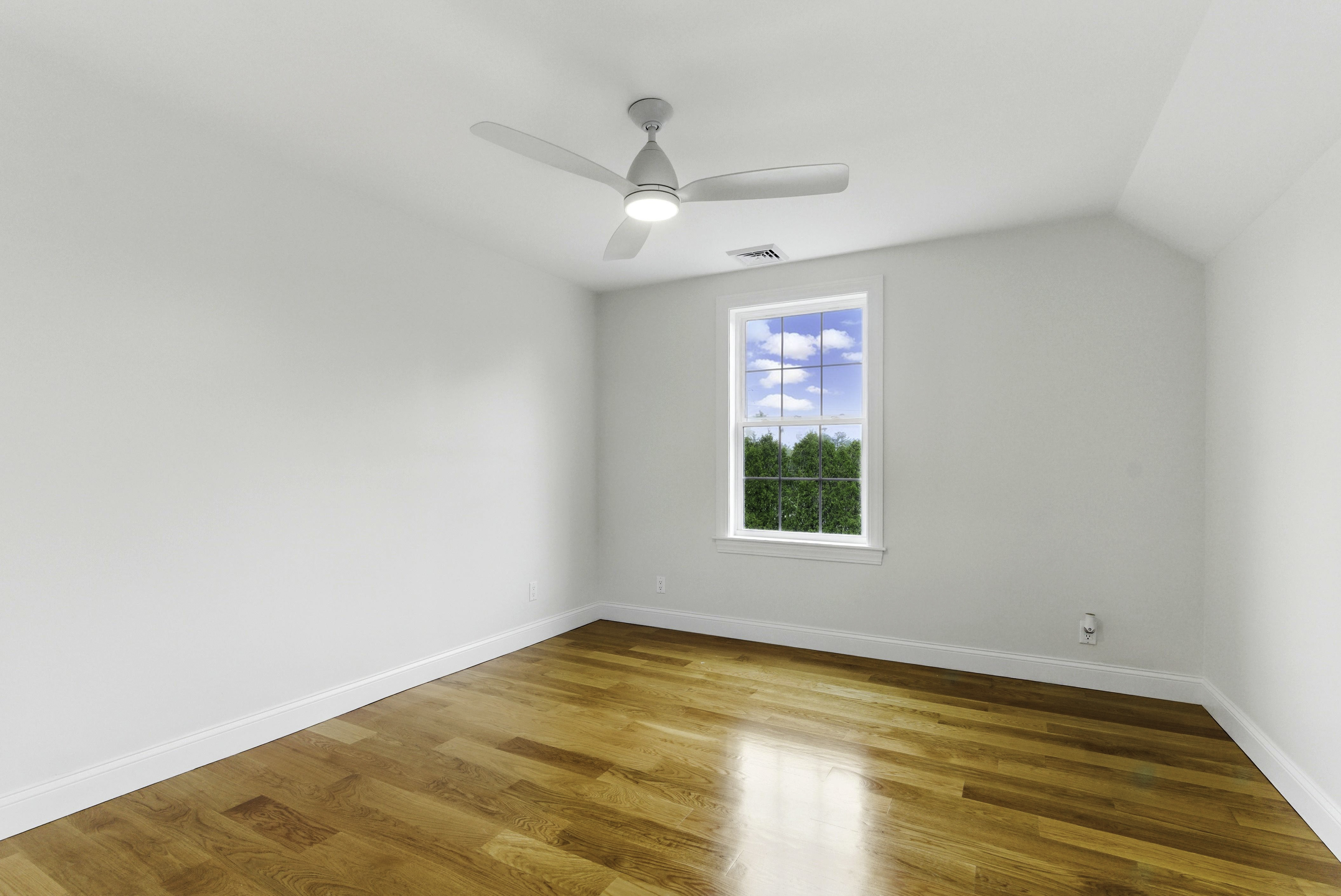 Hopedale, Massachusetts, 01747, United States, 3 Bedrooms Bedrooms, ,2 BathroomsBathrooms,Residential,For Sale,1979409