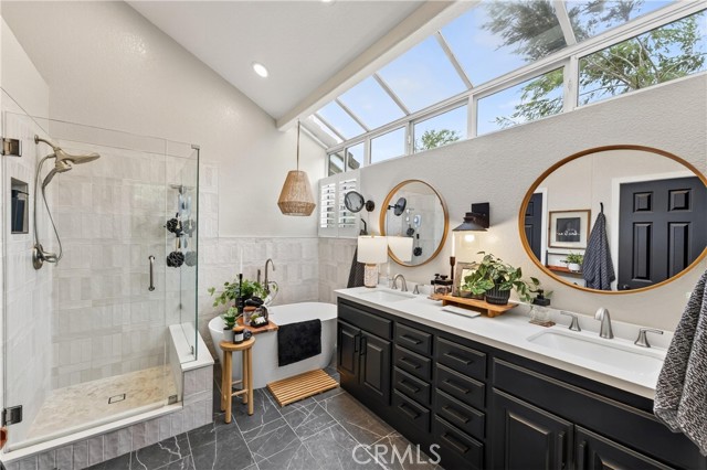 Rancho Santa Margarita, California, 92679, United States, 4 Bedrooms Bedrooms, ,3 BathroomsBathrooms,Residential,For Sale,1990751