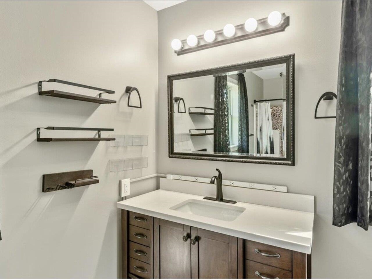 Fletcher, Vermont, 05444, United States, 4 Bedrooms Bedrooms, ,2 BathroomsBathrooms,Residential,For Sale,1950102