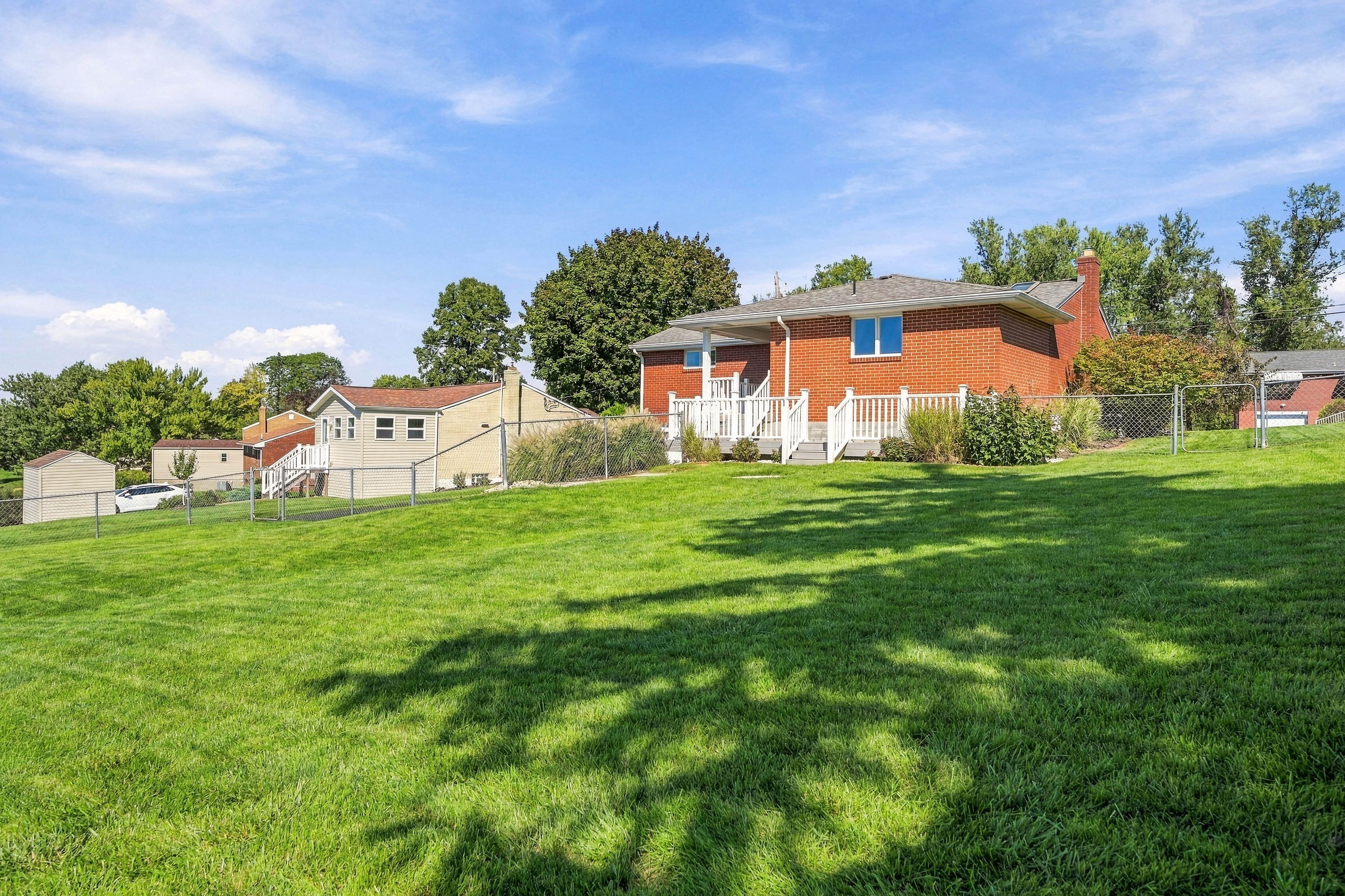  16 South Rolling Hills Avenue, Irwin, PA 15642 - 物件實景