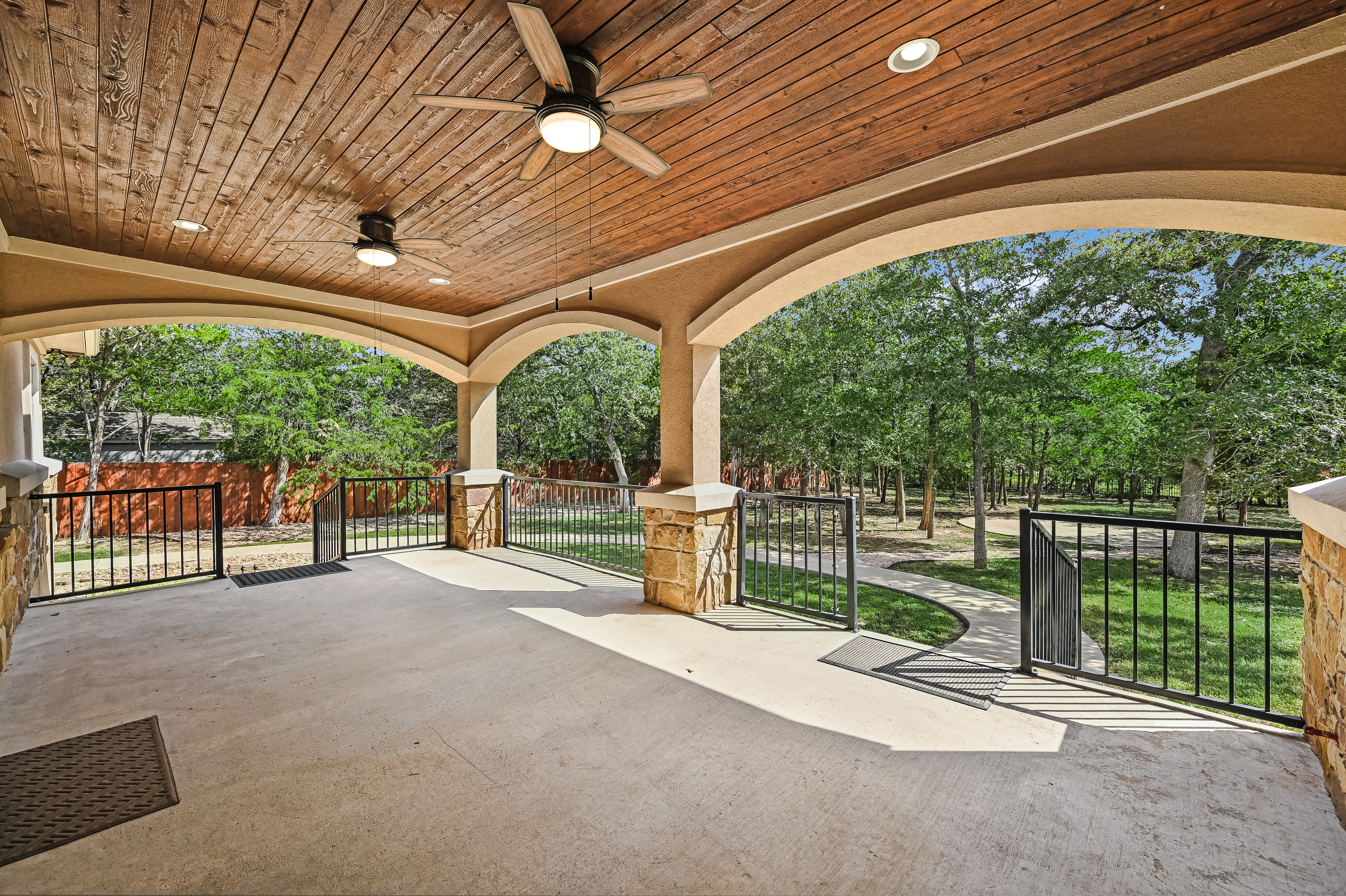  Elegant Living on 1.08 Acres - 物件實景